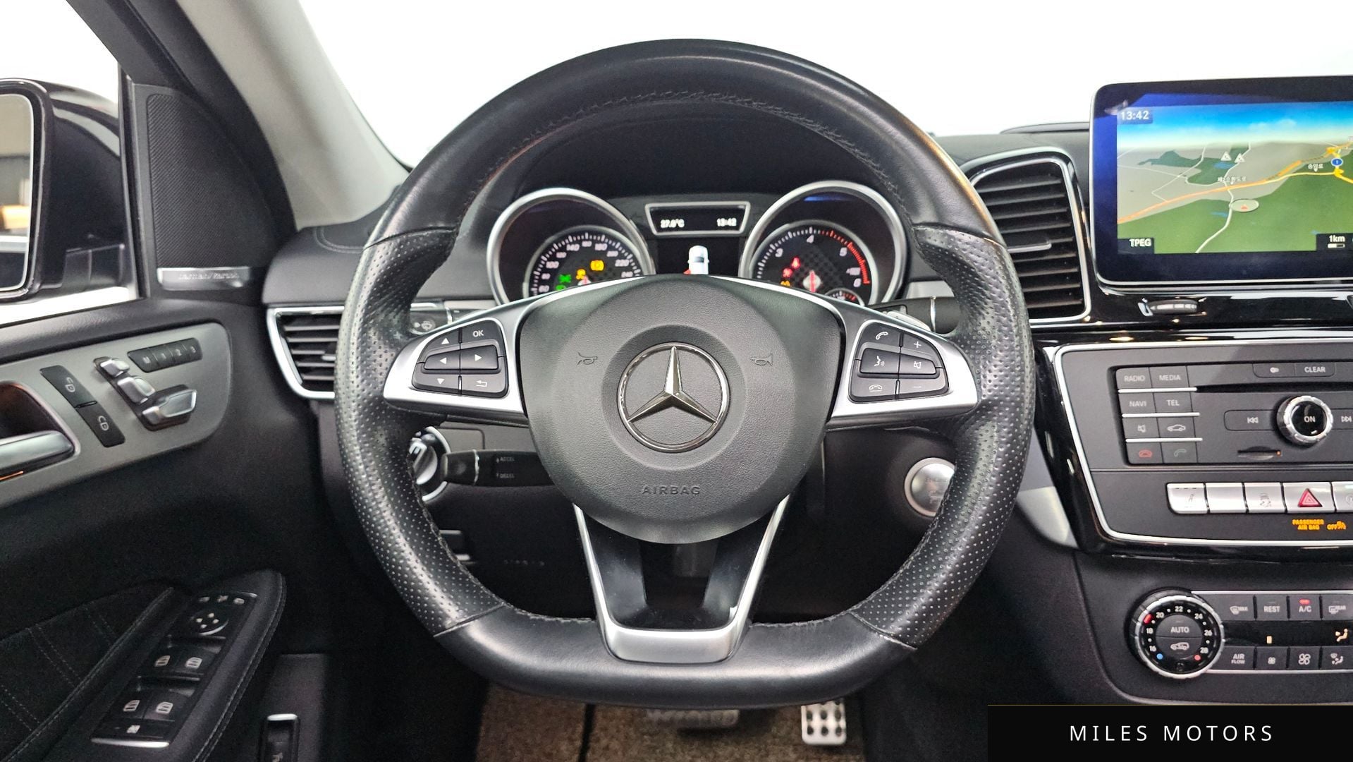 Mercedes-Benz GLE-Class W166 2017 — миниатюра 11