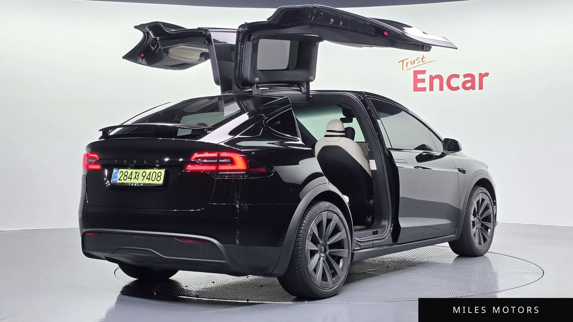 Tesla Model X 2023 — миниатюра 2