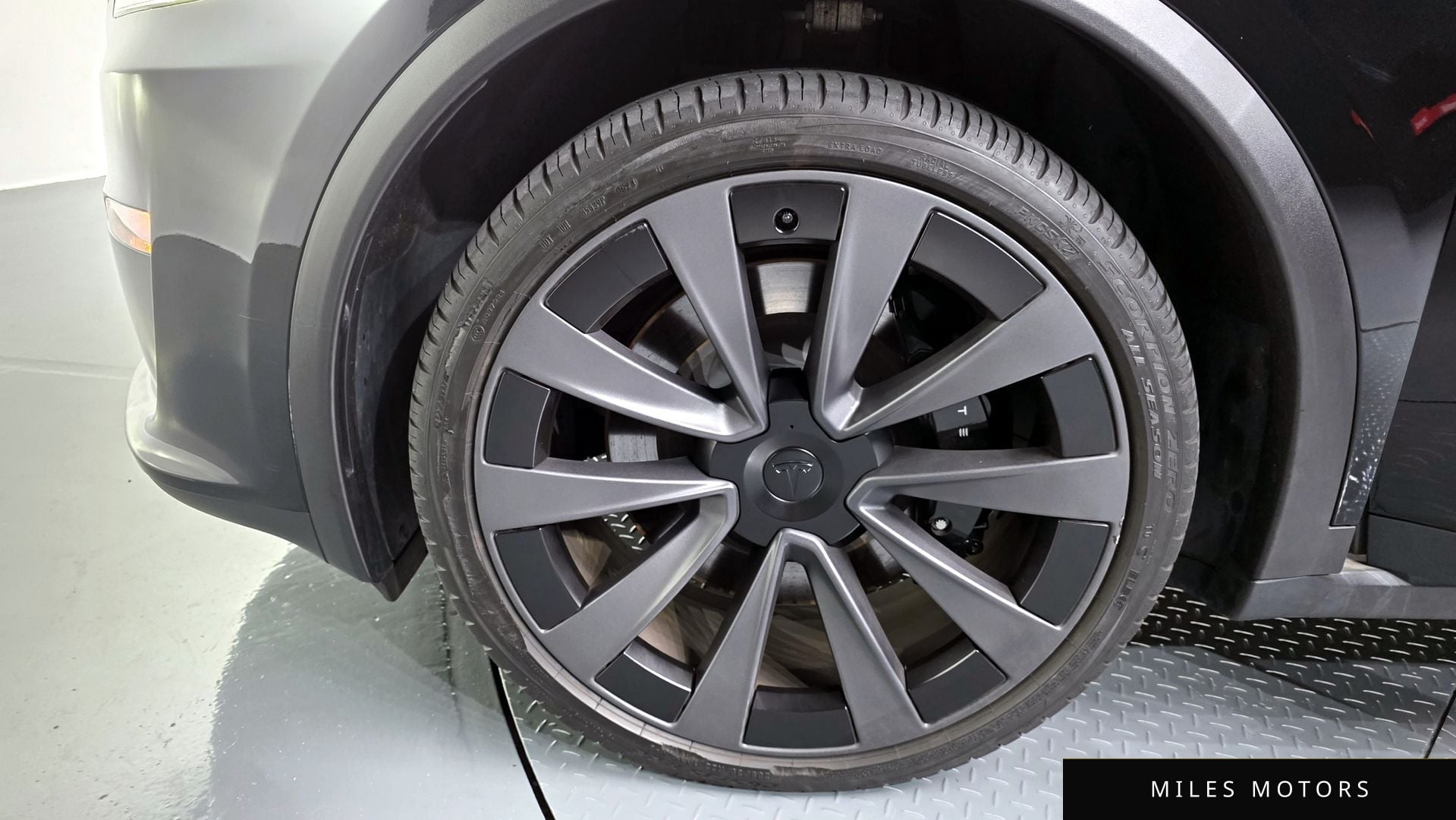 Tesla Model X 2023 — миниатюра 5