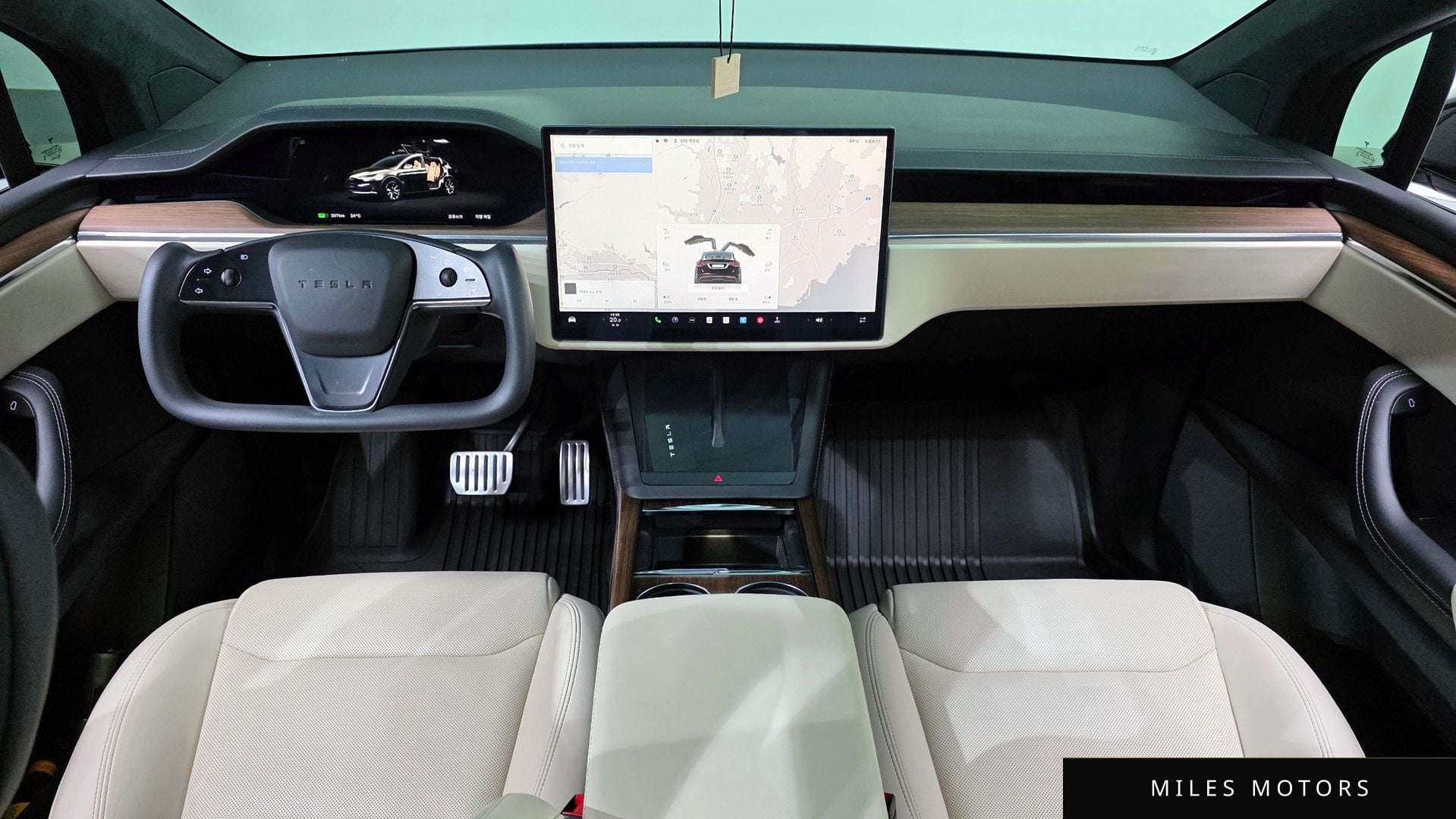 Tesla Model X 2023 — миниатюра 10