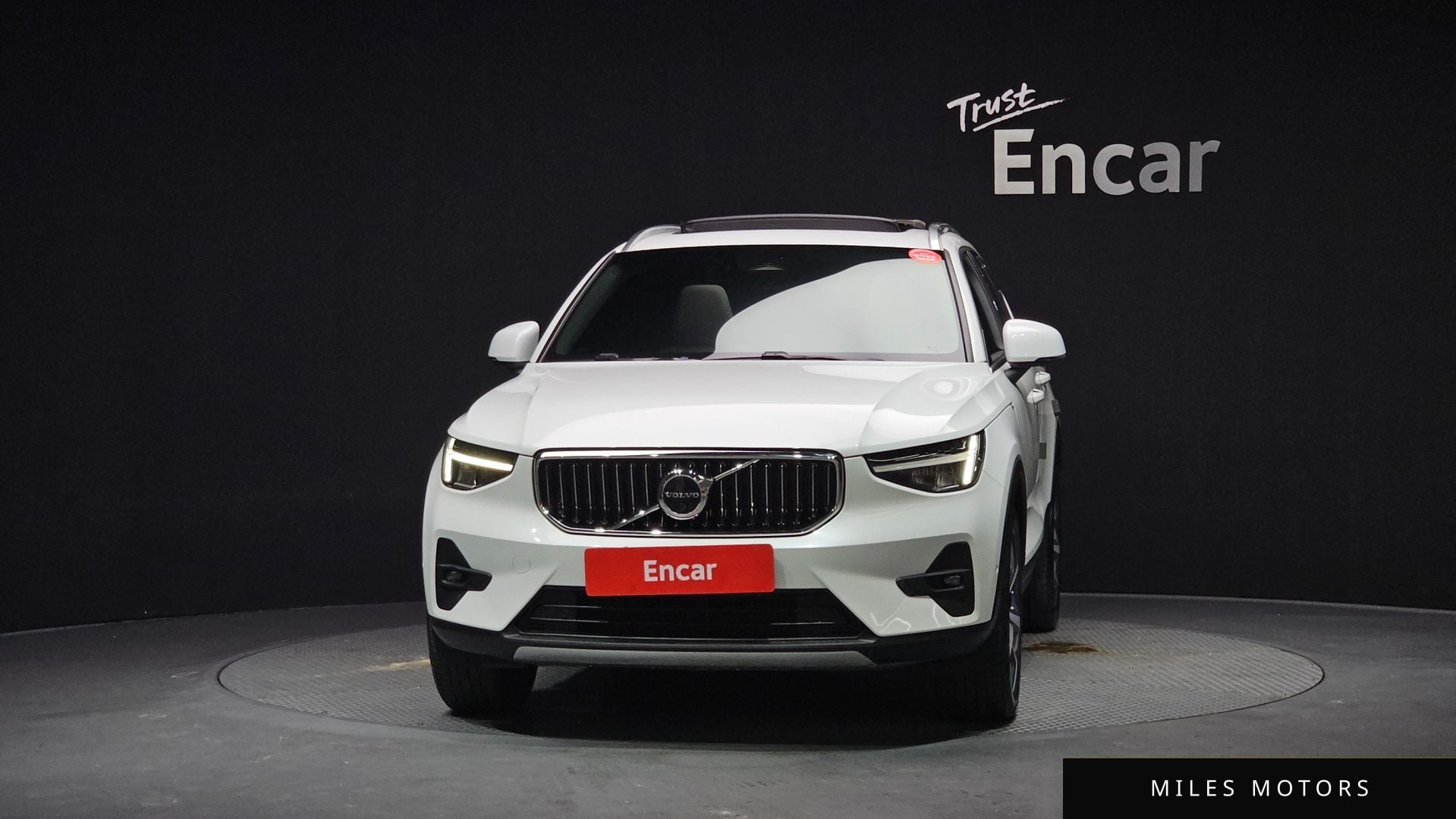 Volvo XC40 2023 — миниатюра 3