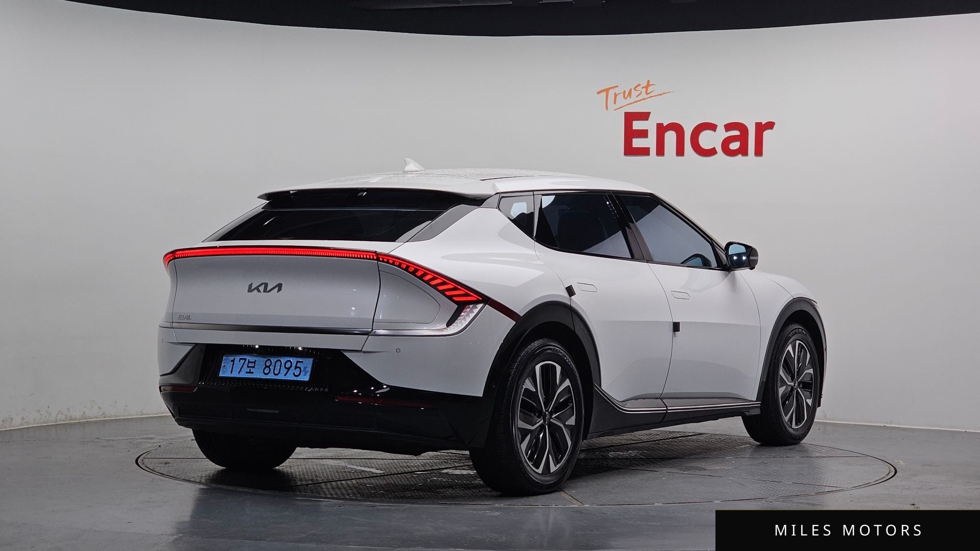 Kia EV6 2023 — фото 1 из 12