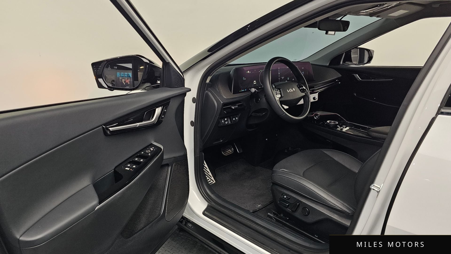 Kia EV6 2023 — миниатюра 12