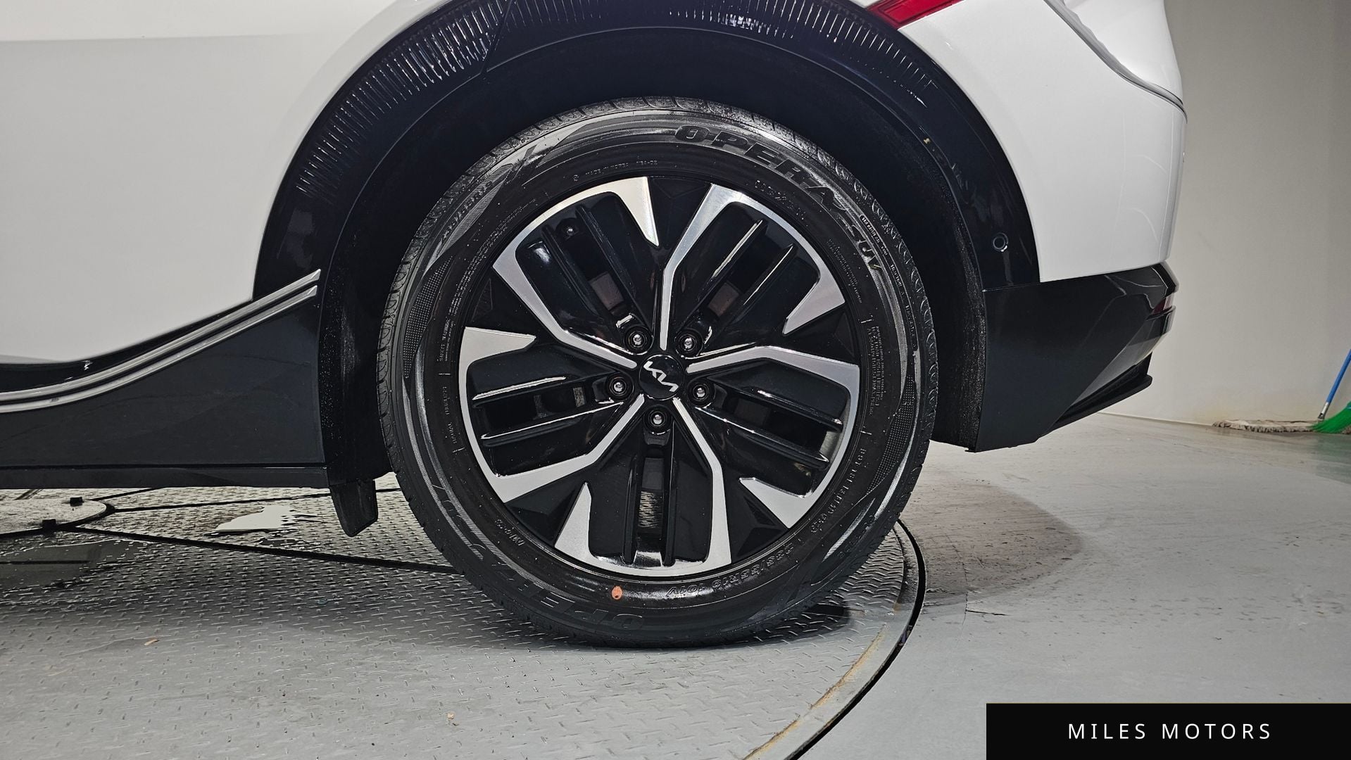 Kia EV6 2023 — миниатюра 6