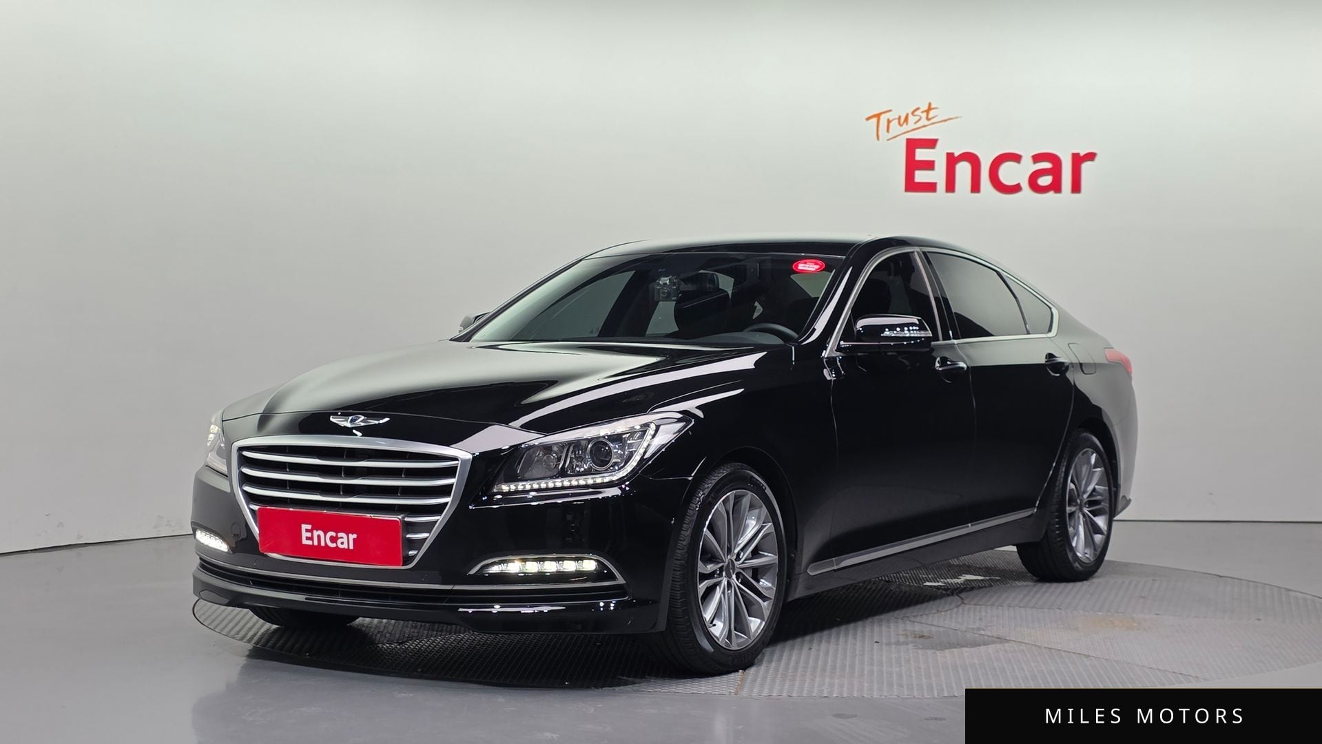 Hyundai Genesis 2015 — фото 1 из 12