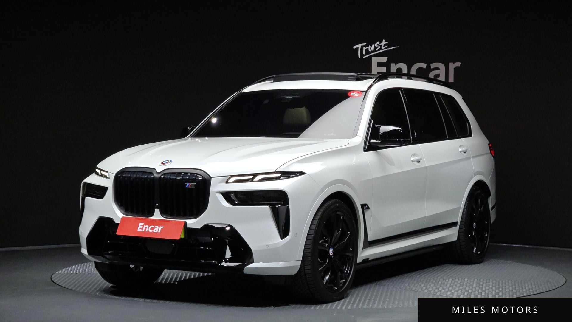 BMW X7 (G07) 2024 — фото 1 из 12