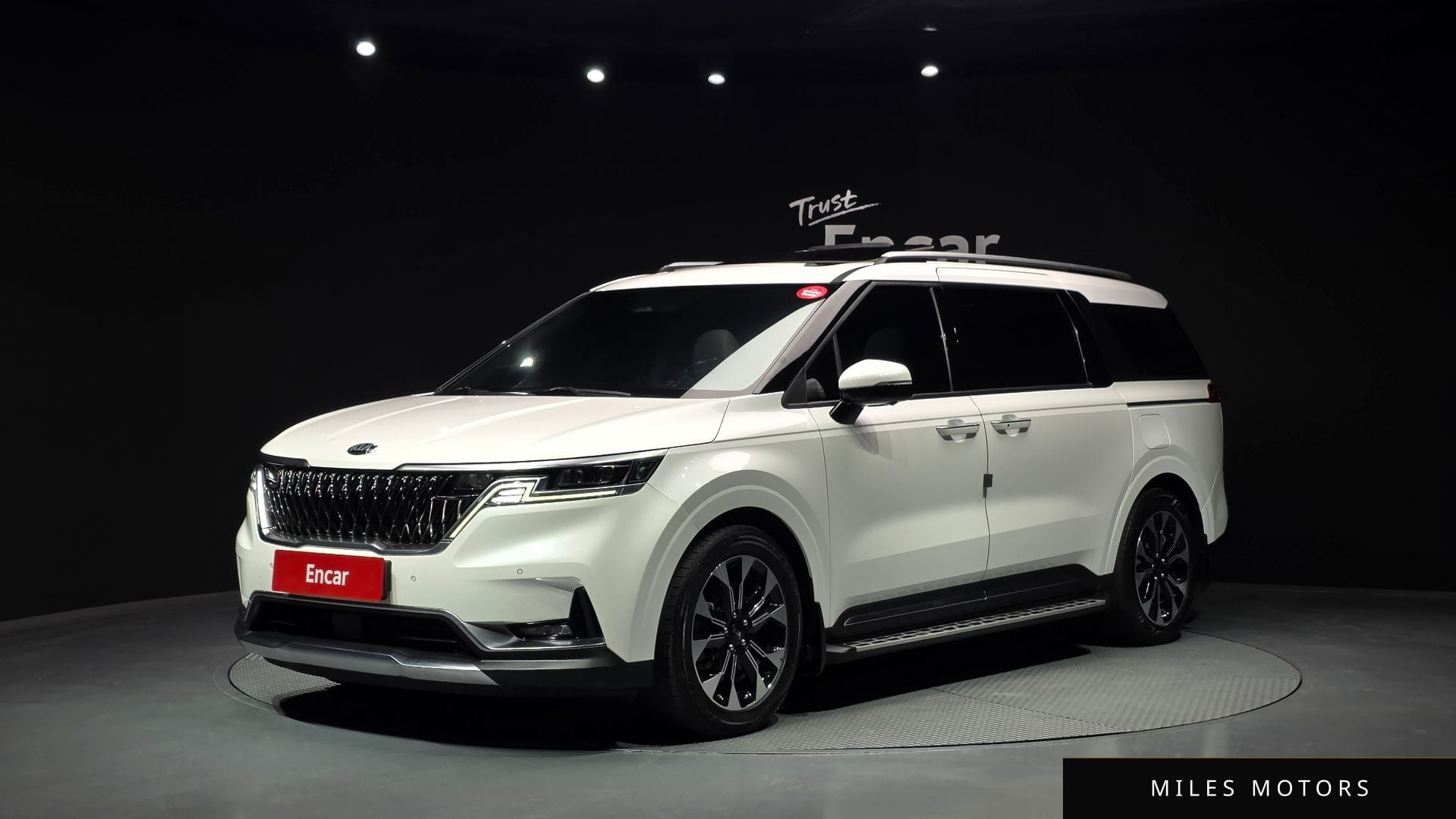 Kia Carnival 2021 — фото 1 из 12