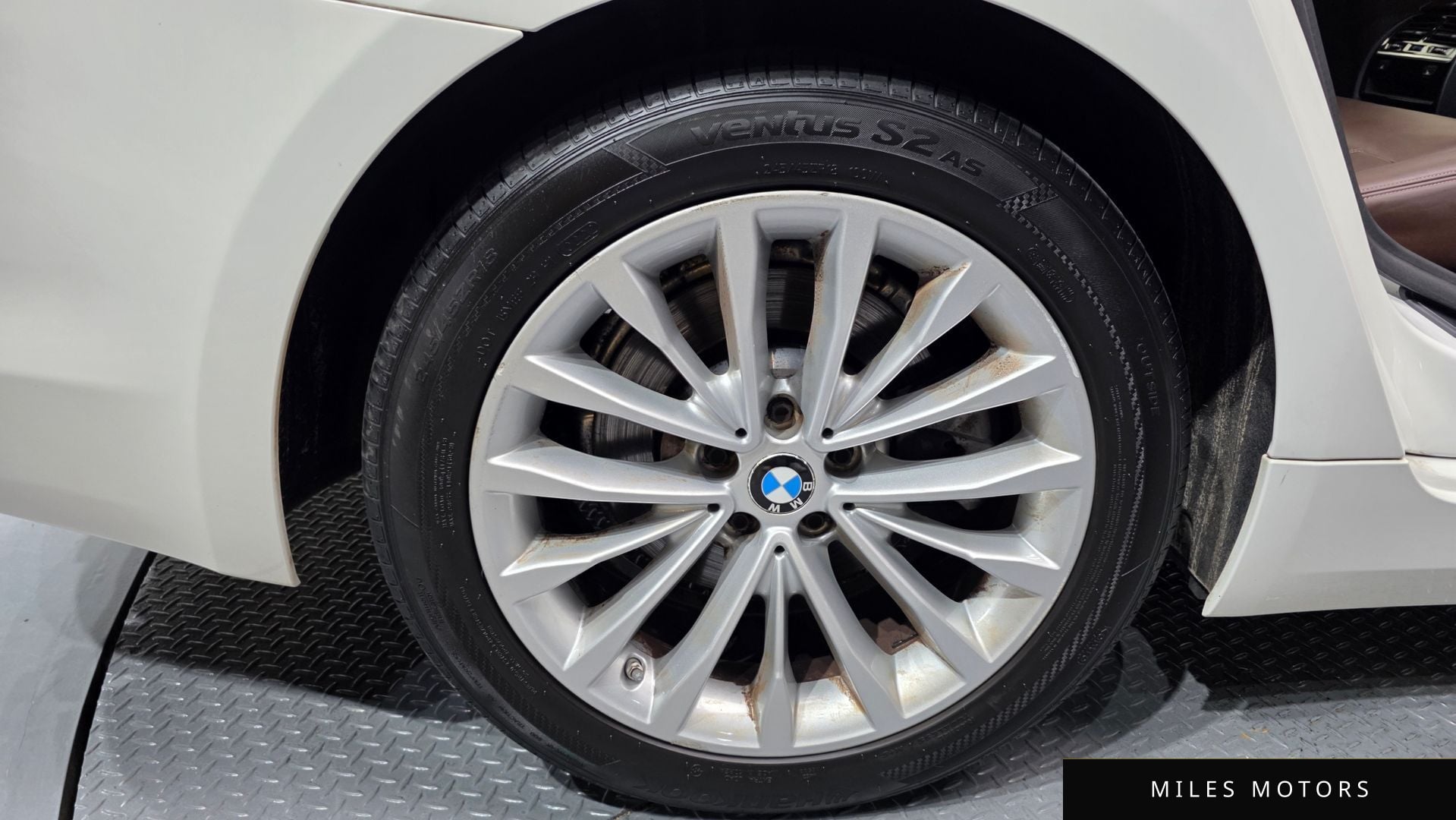 BMW 5 Series (G30) 2020 — миниатюра 5