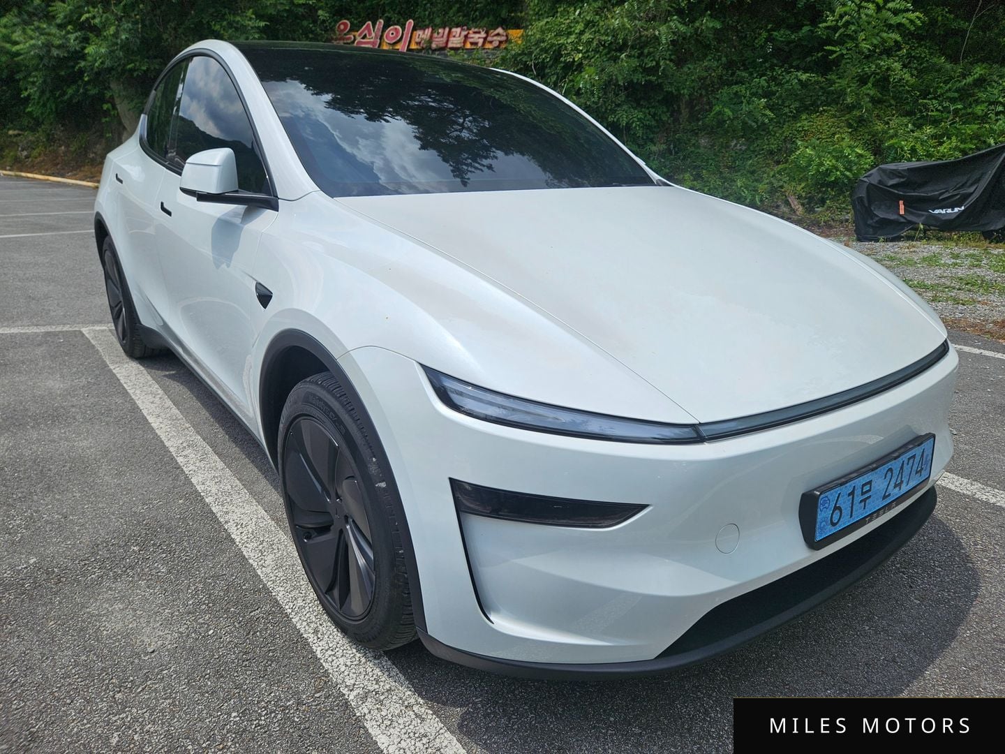 Tesla Model Y 2025 — миниатюра 2