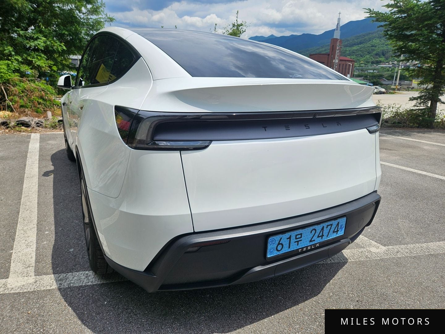 Tesla Model Y 2025 — миниатюра 4