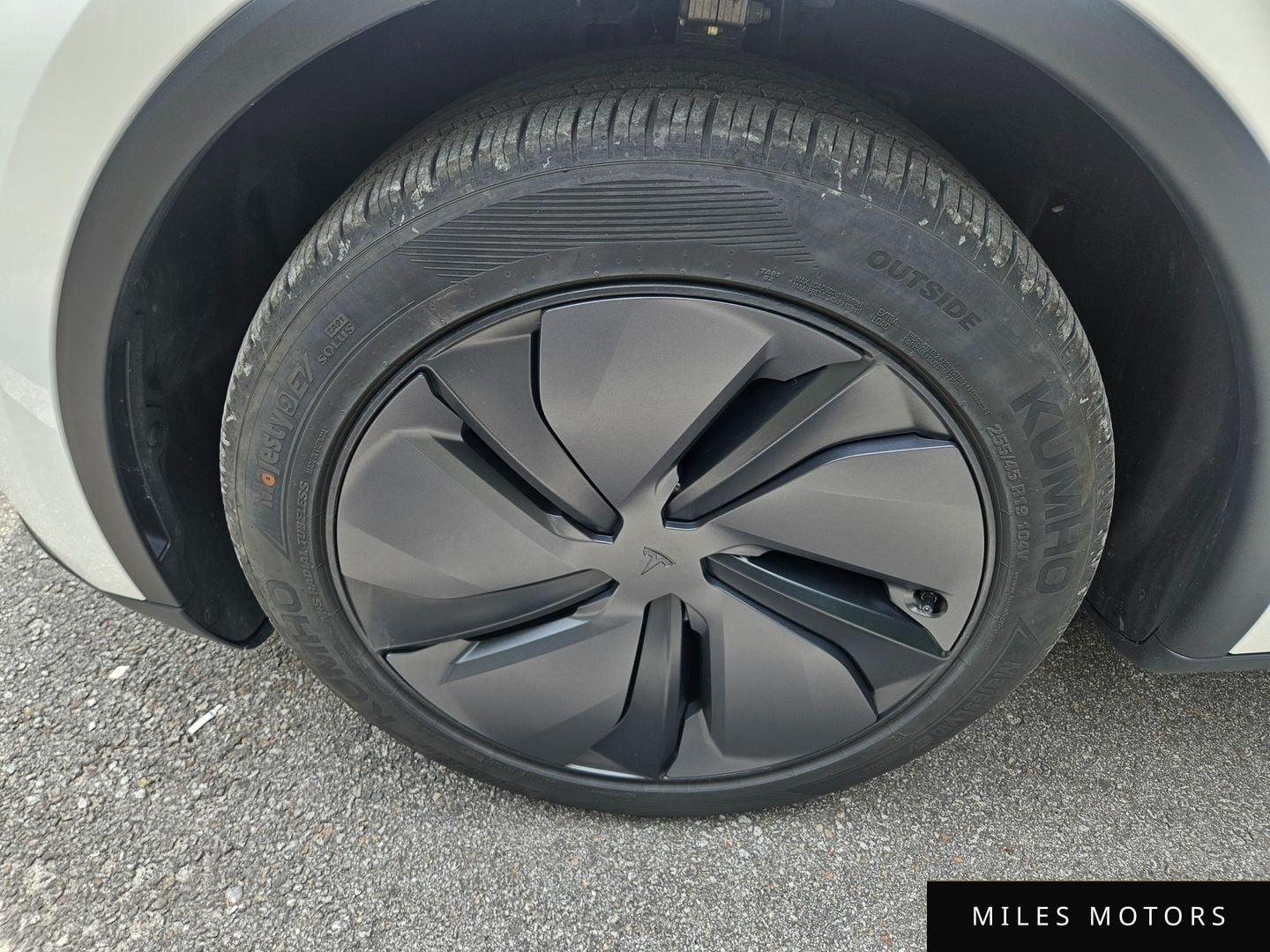 Tesla Model Y 2025 — миниатюра 5