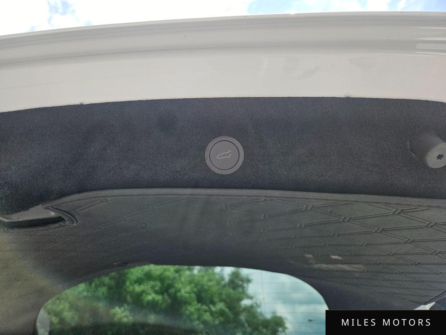 Tesla Model Y 2025 — миниатюра 11