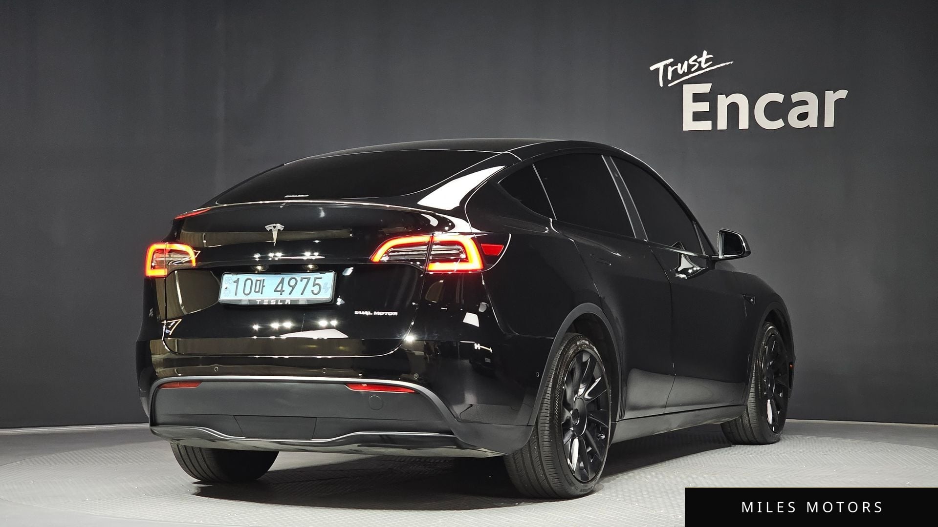 Tesla Model Y 2021 — миниатюра 2