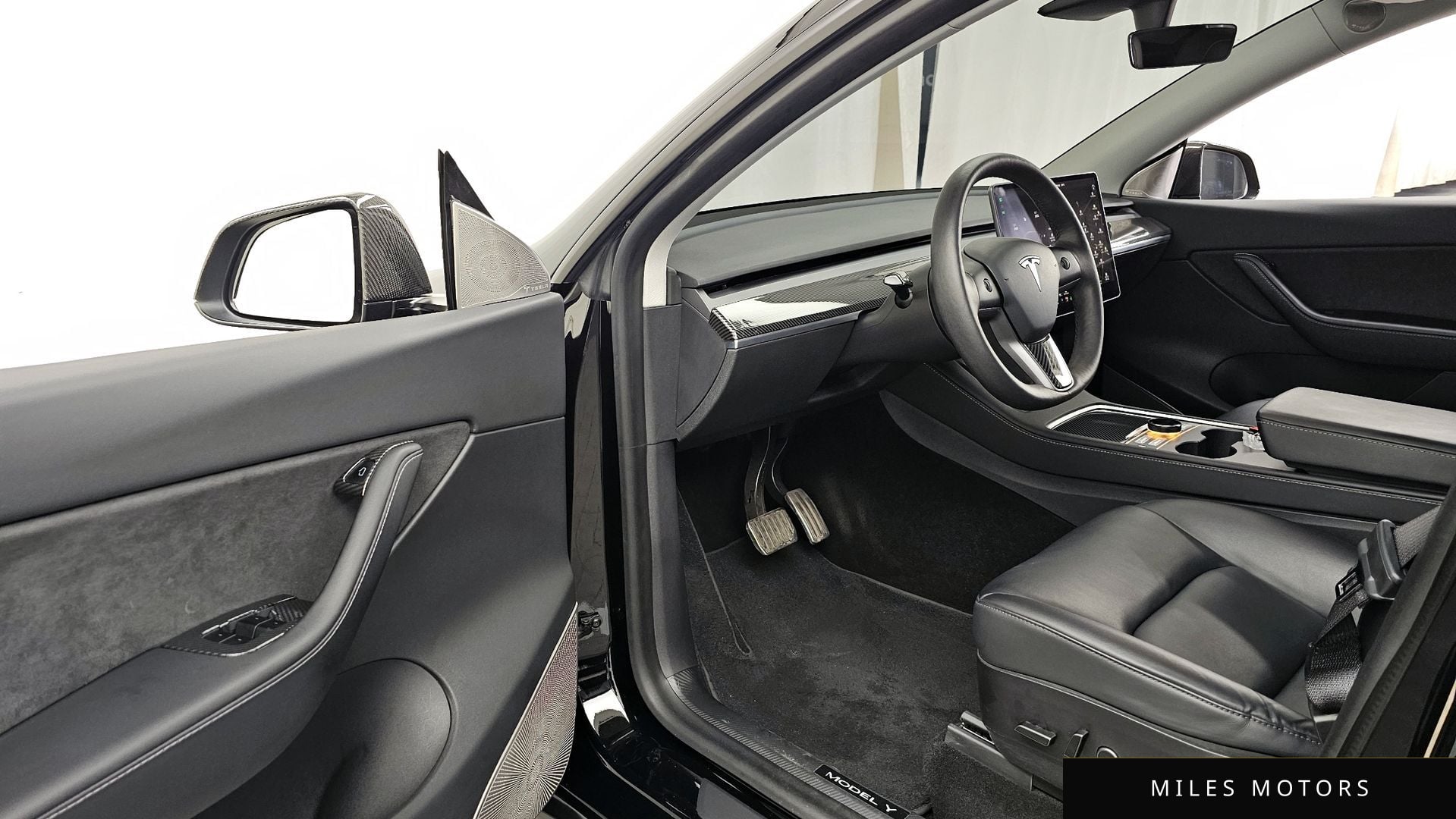 Tesla Model Y 2021 — миниатюра 10