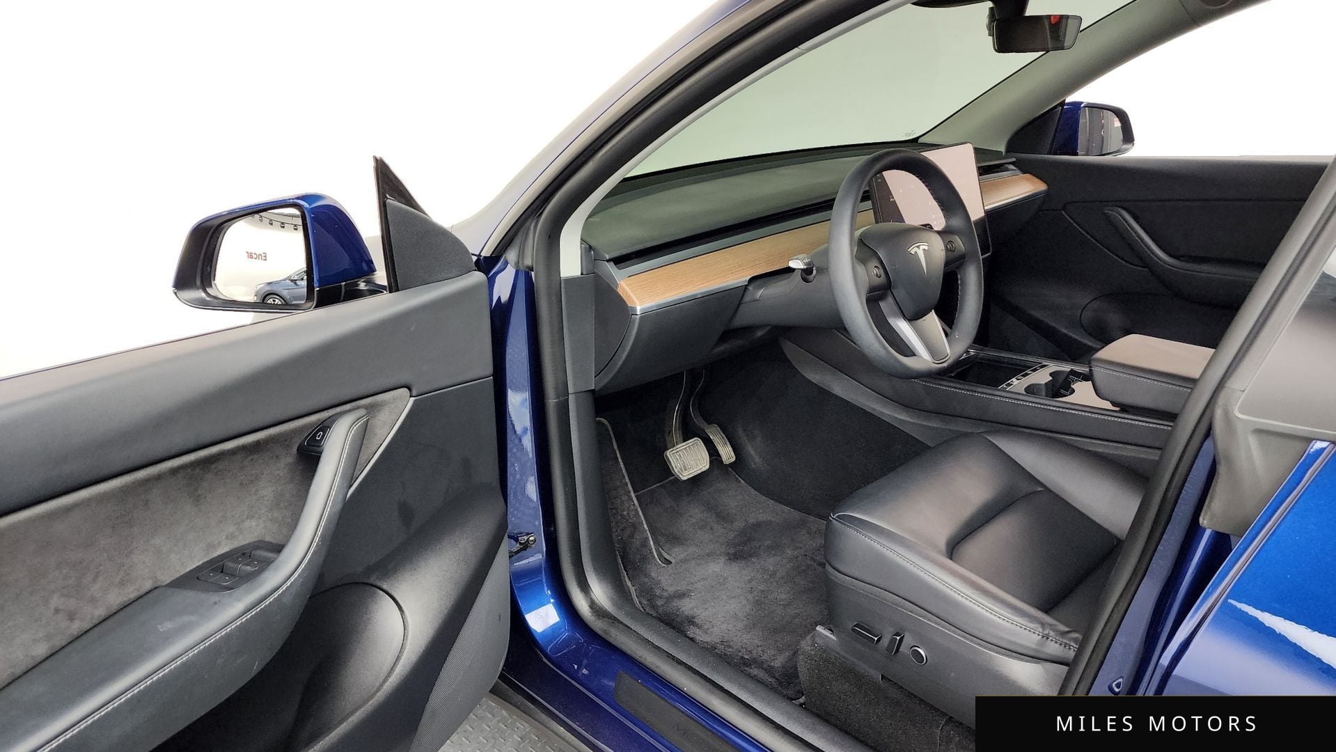 Tesla Model Y 2022 — миниатюра 10
