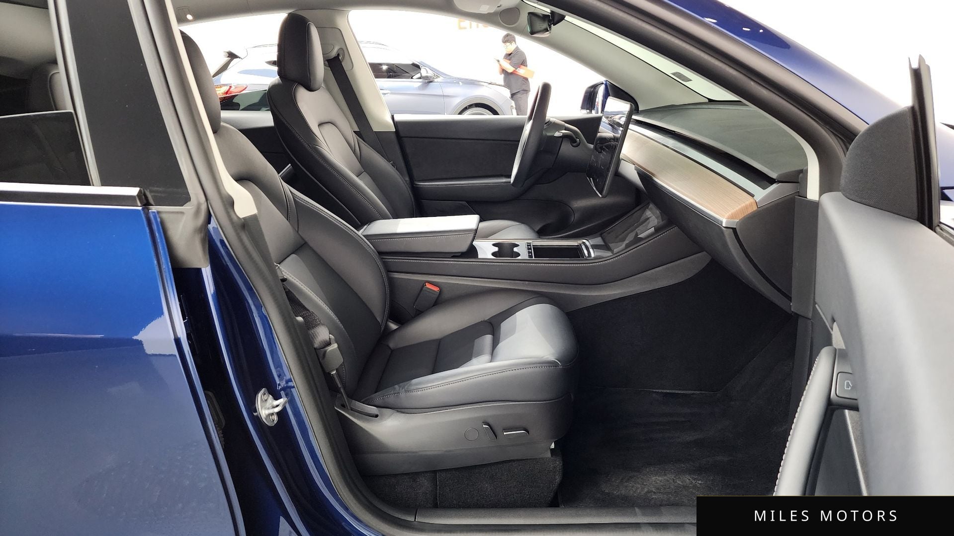 Tesla Model Y 2022 — миниатюра 11