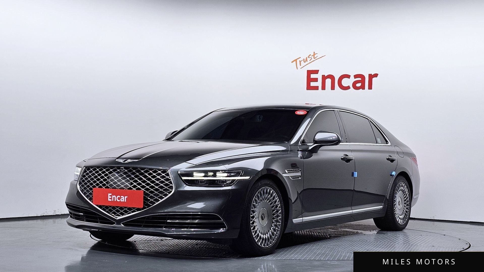 Genesis G90 2019 — фото 1 из 12