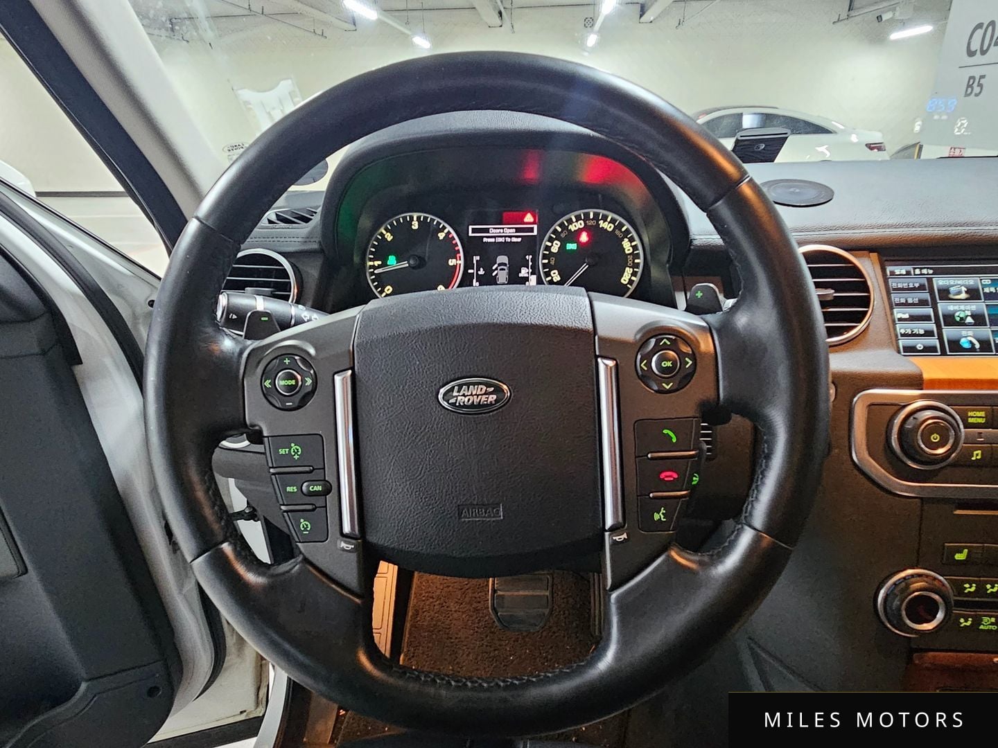 Land Rover Discovery 2014 — миниатюра 8