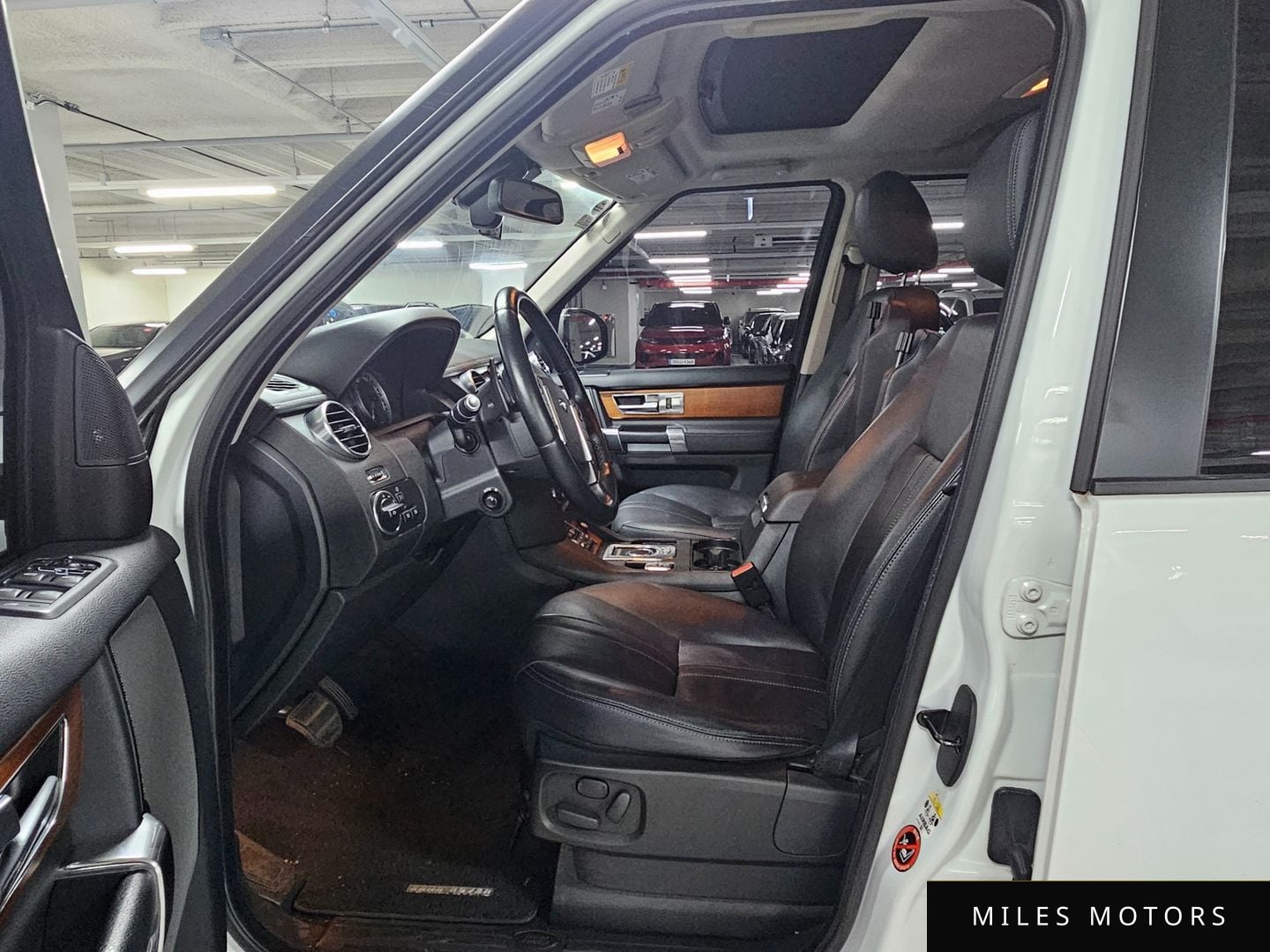 Land Rover Discovery 2014 — миниатюра 10