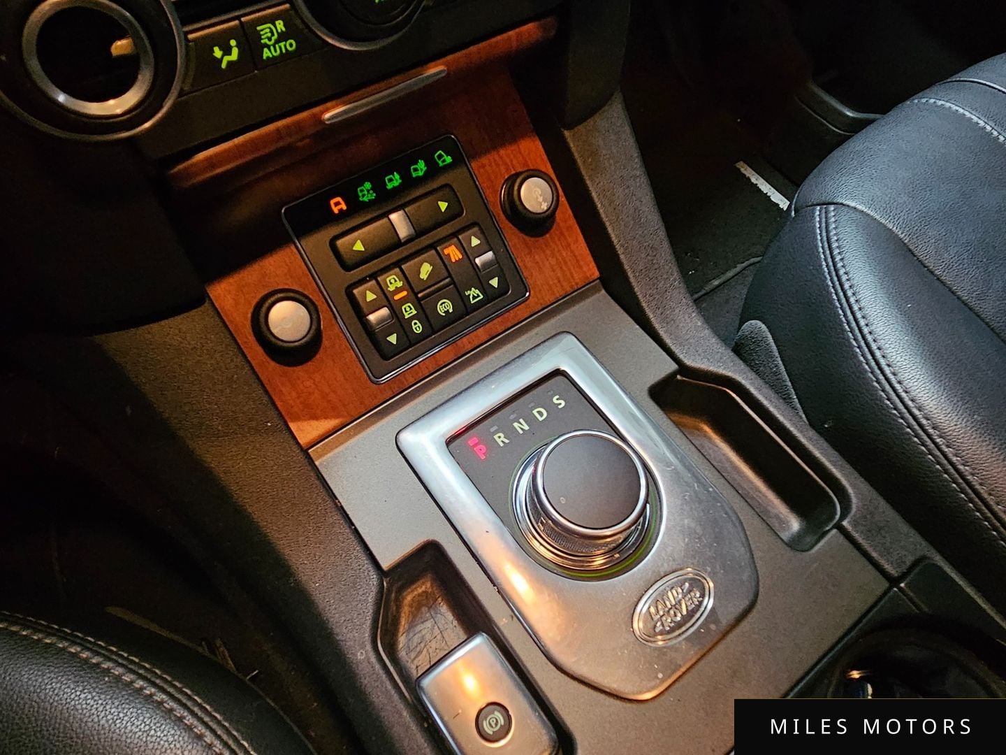 Land Rover Discovery 2014 — миниатюра 12