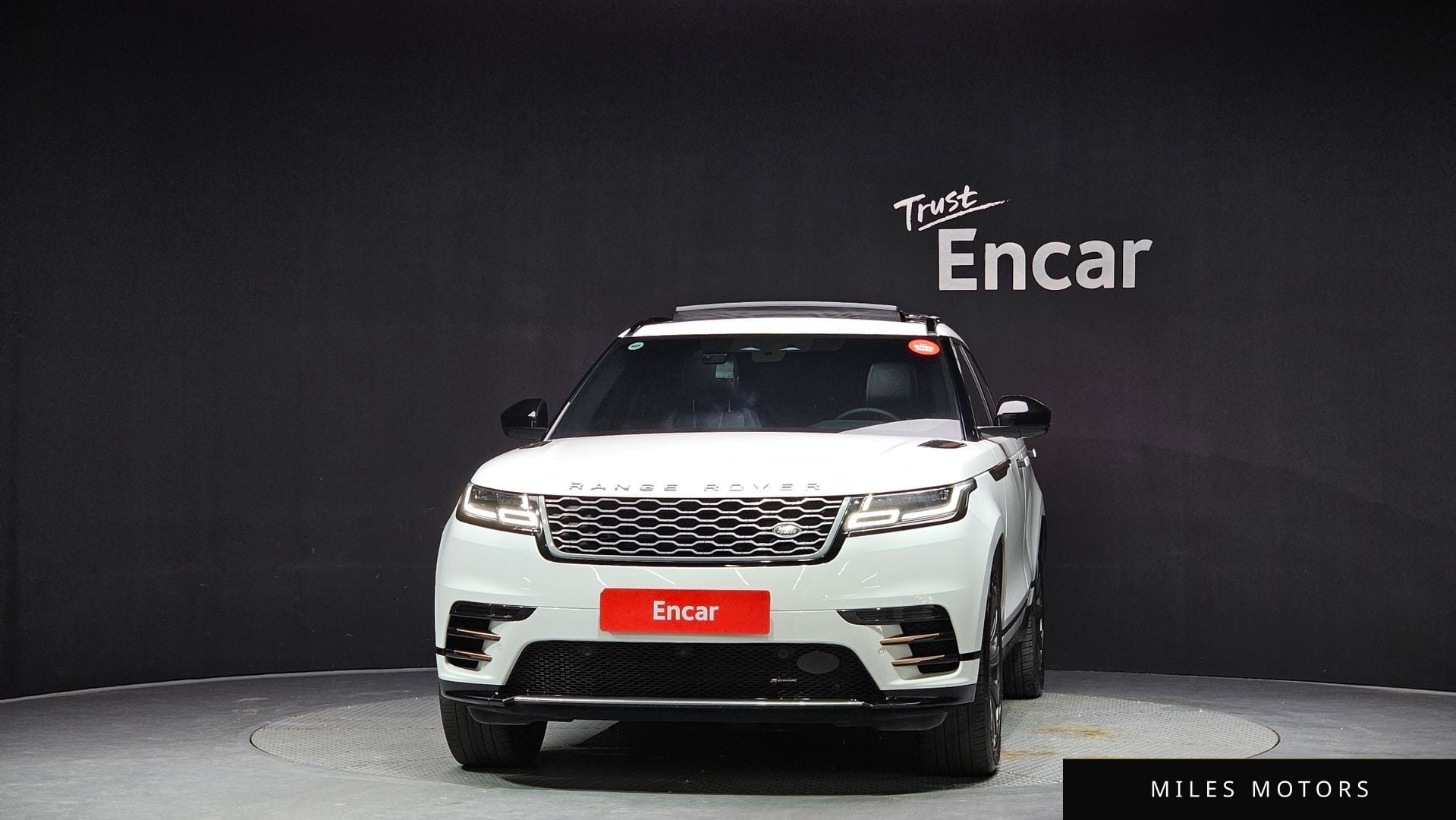 Land Rover Range Rover Velar 2023 — миниатюра 3