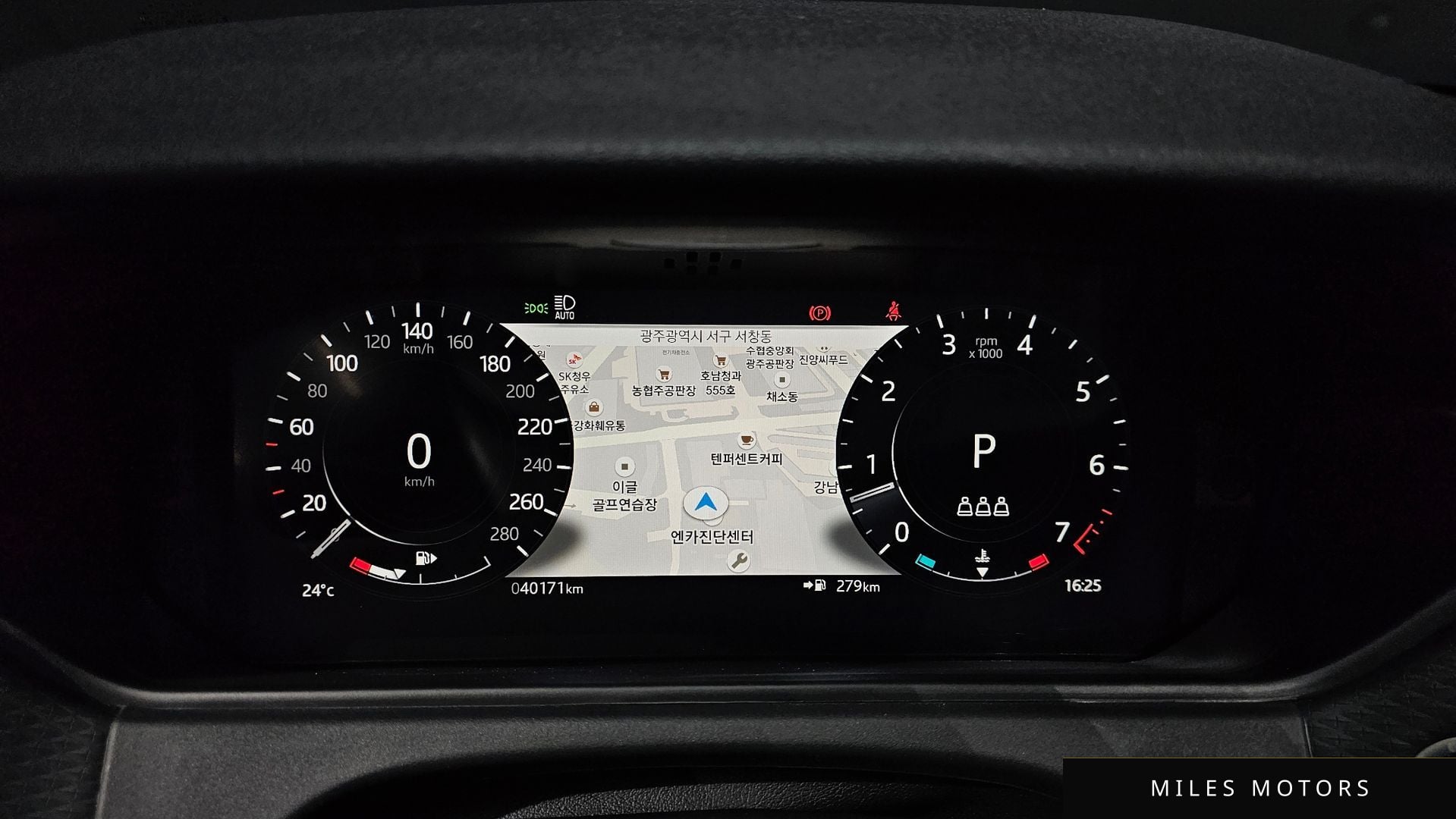 Land Rover Range Rover Velar 2023 — миниатюра 11