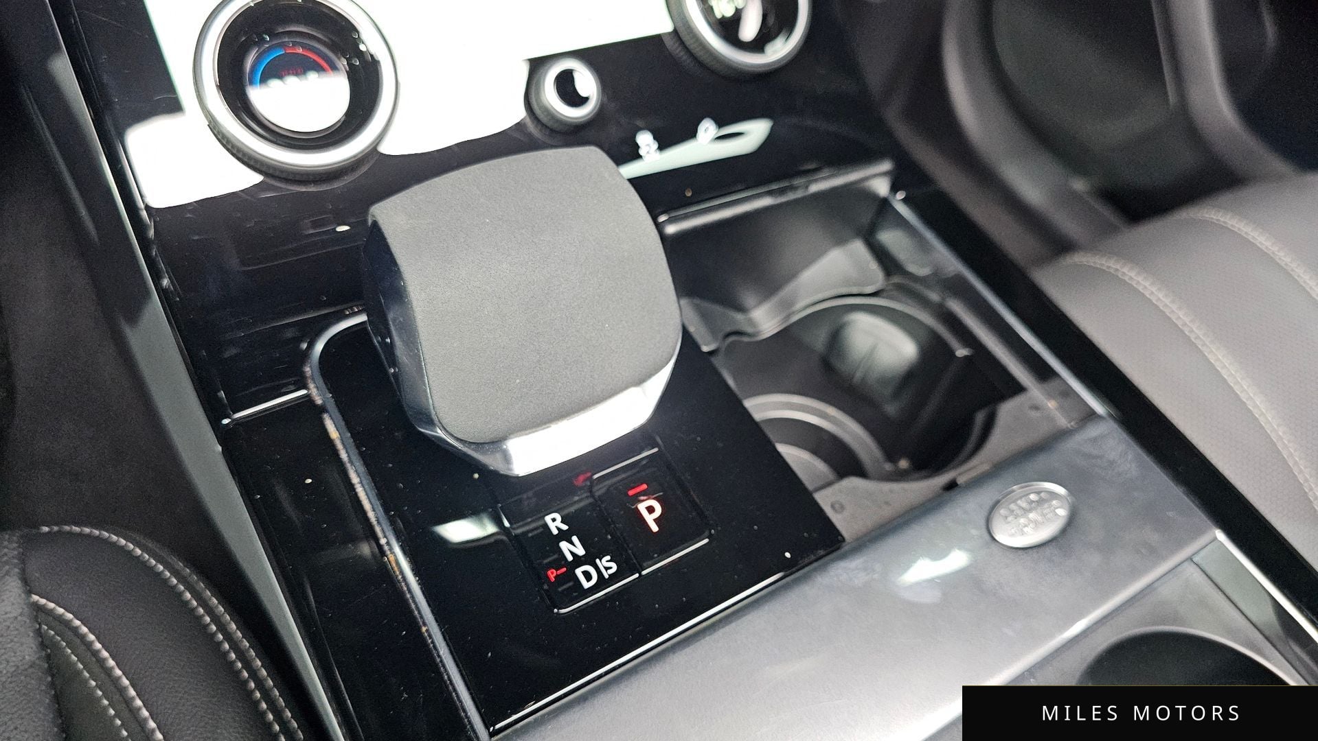 Land Rover Range Rover Velar 2023 — миниатюра 12