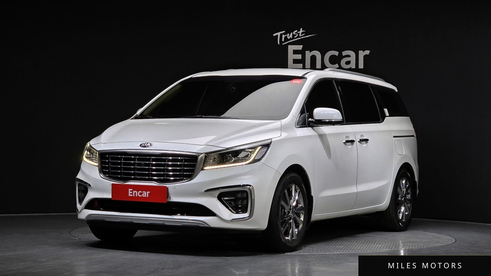 Kia Canival 2019 — фото 1 из 12