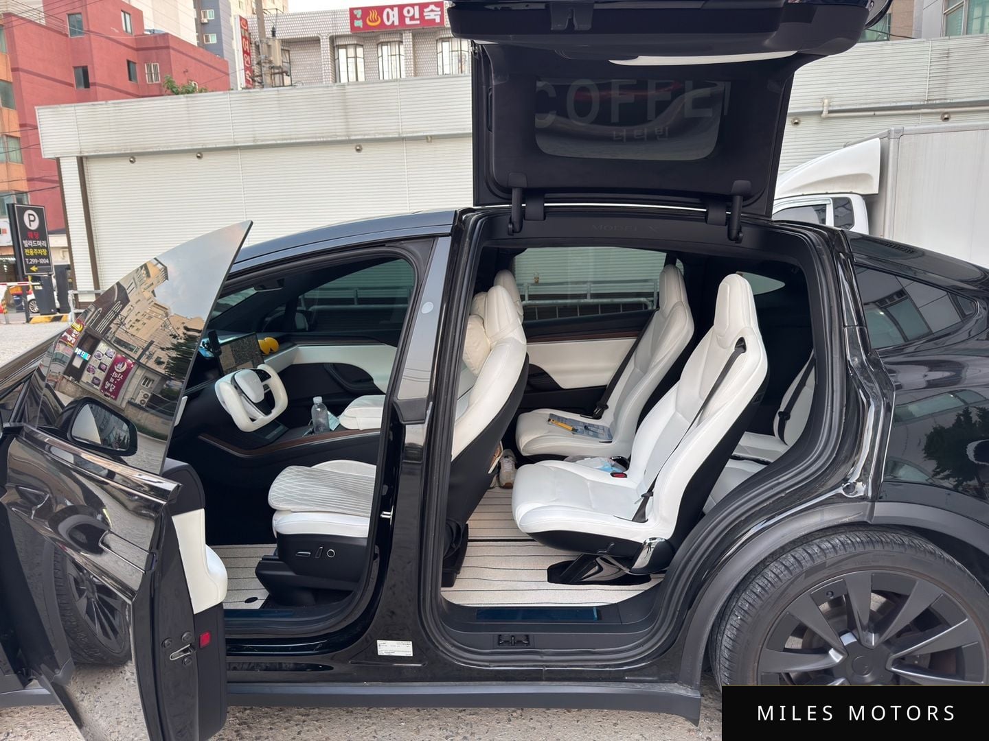 Tesla Model X 2023 — миниатюра 8