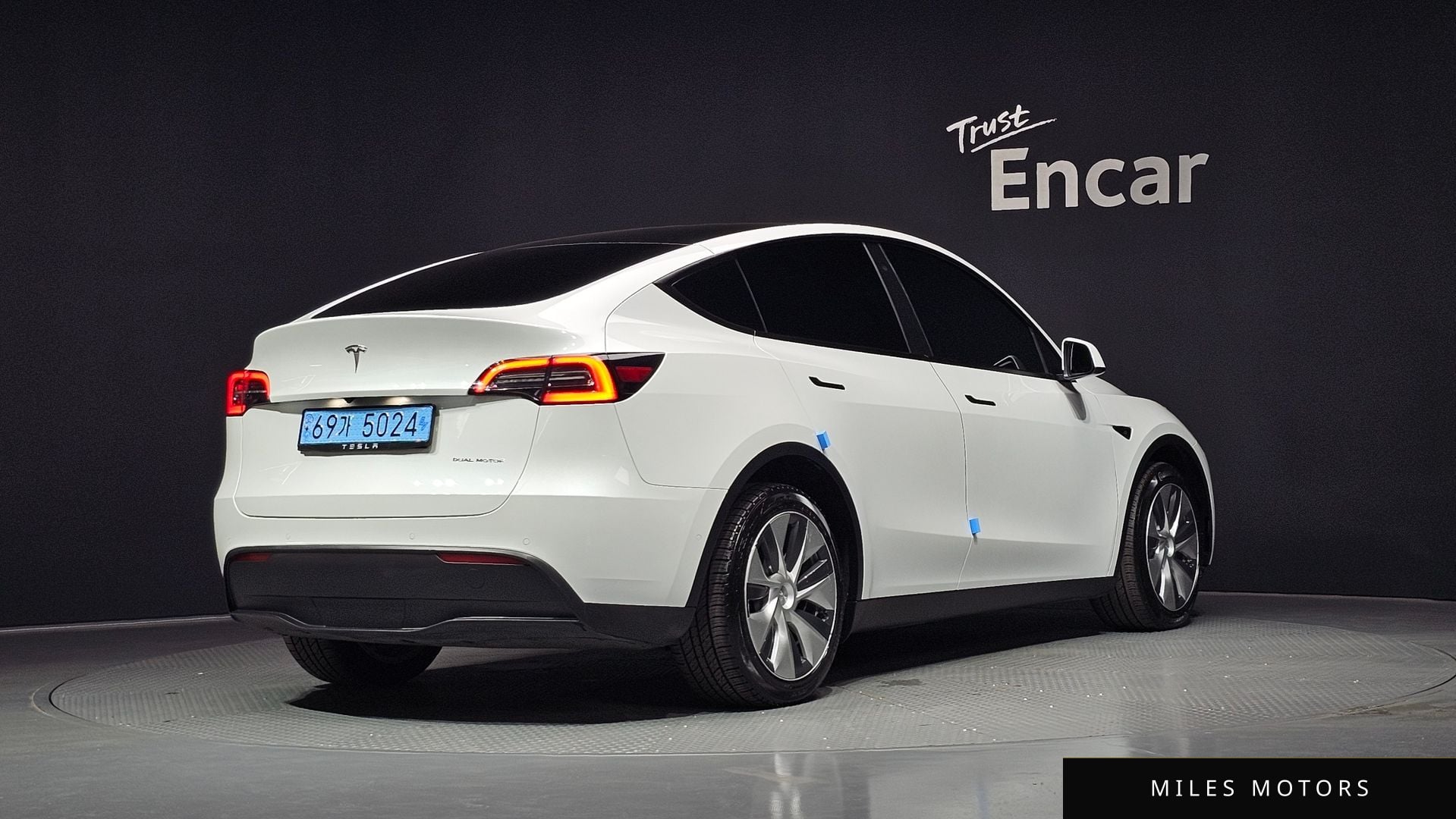 Tesla Model Y 2022 — миниатюра 2