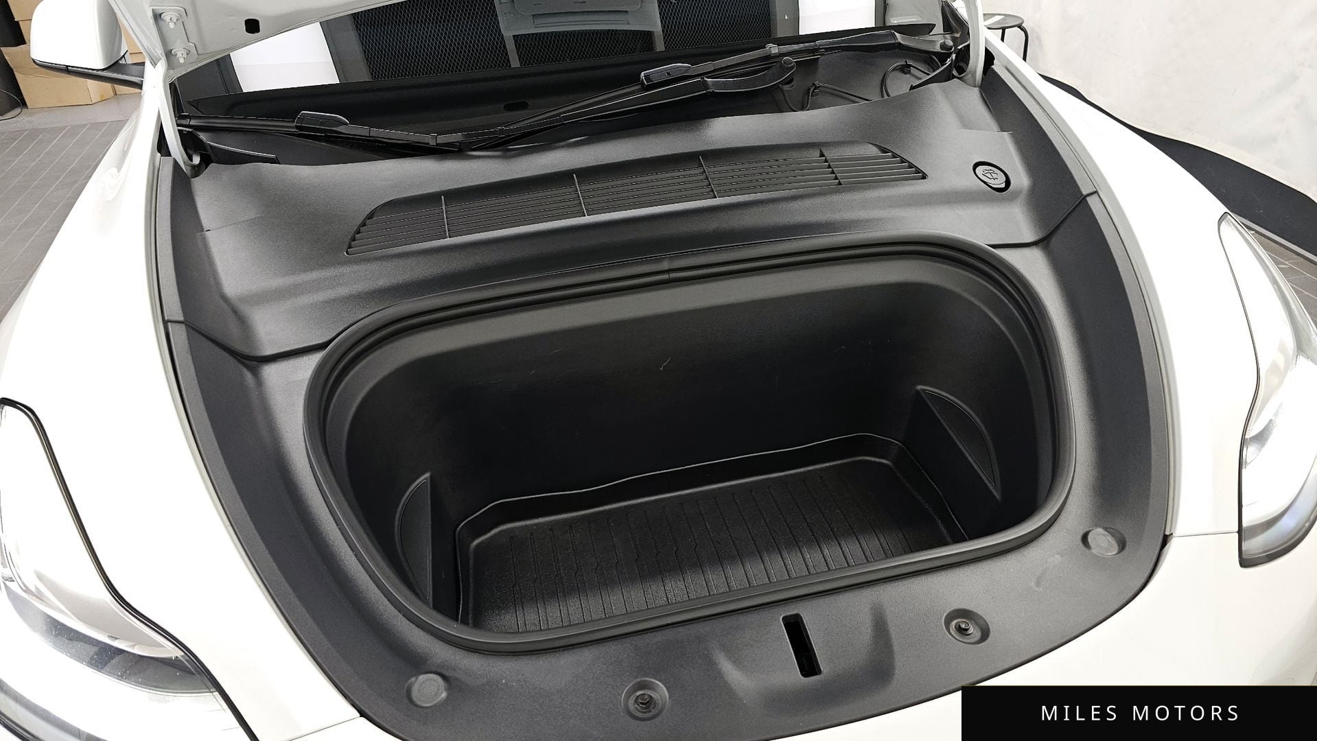 Tesla Model Y 2022 — миниатюра 6