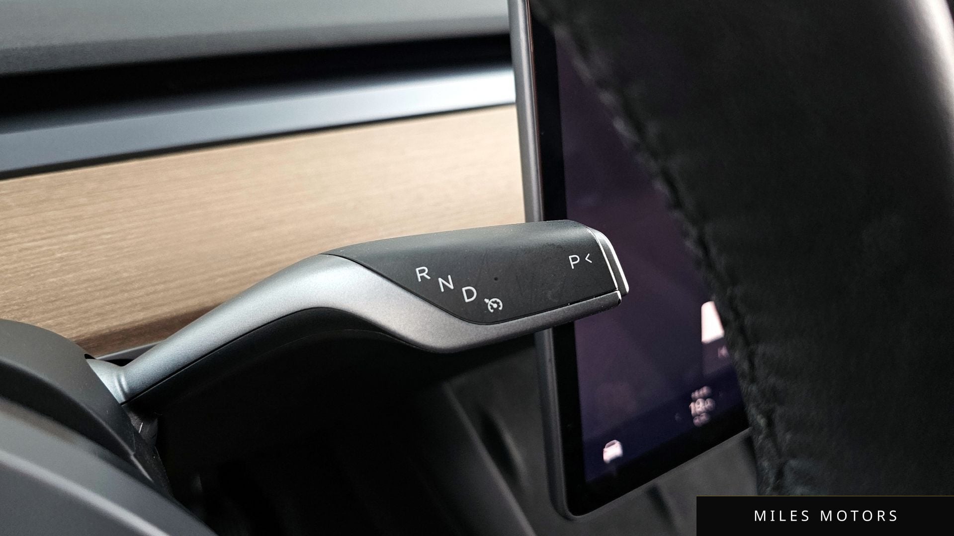 Tesla Model Y 2022 — миниатюра 12