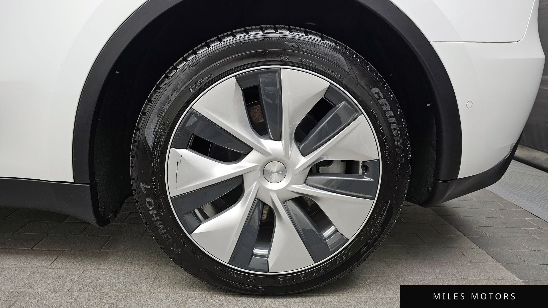 Tesla Model Y 2022 — миниатюра 7