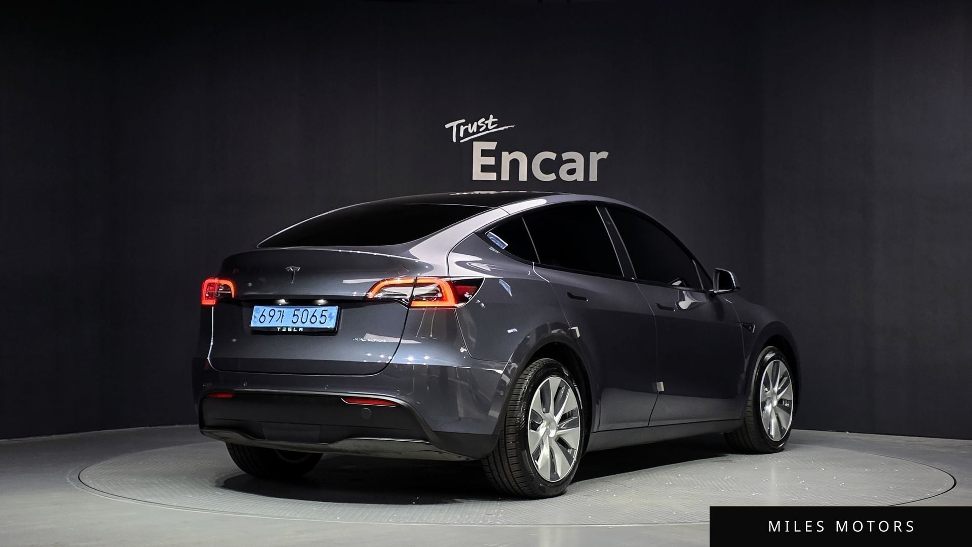 Tesla Model Y 2022 — миниатюра 2