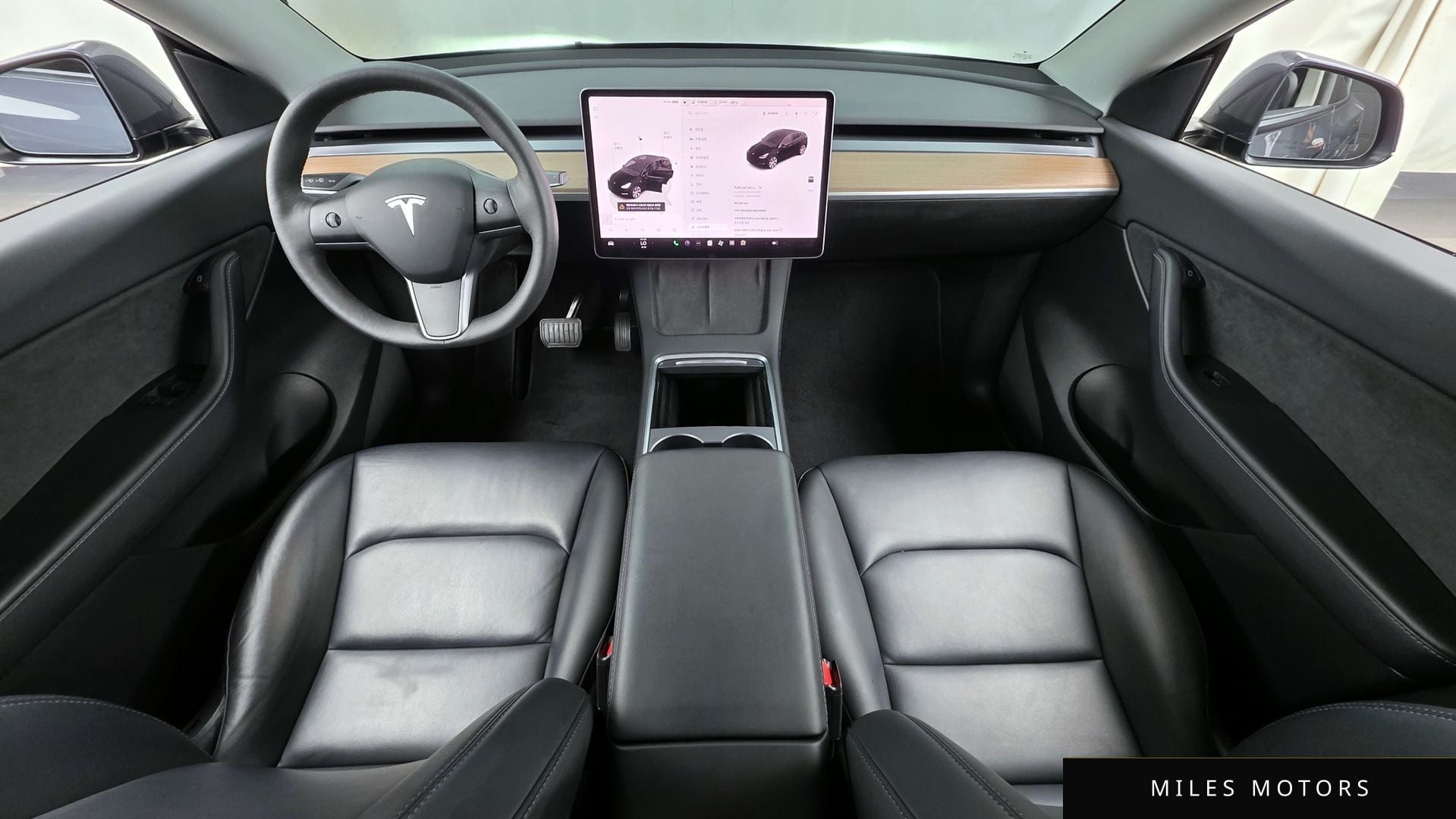 Tesla Model Y 2022 — миниатюра 10