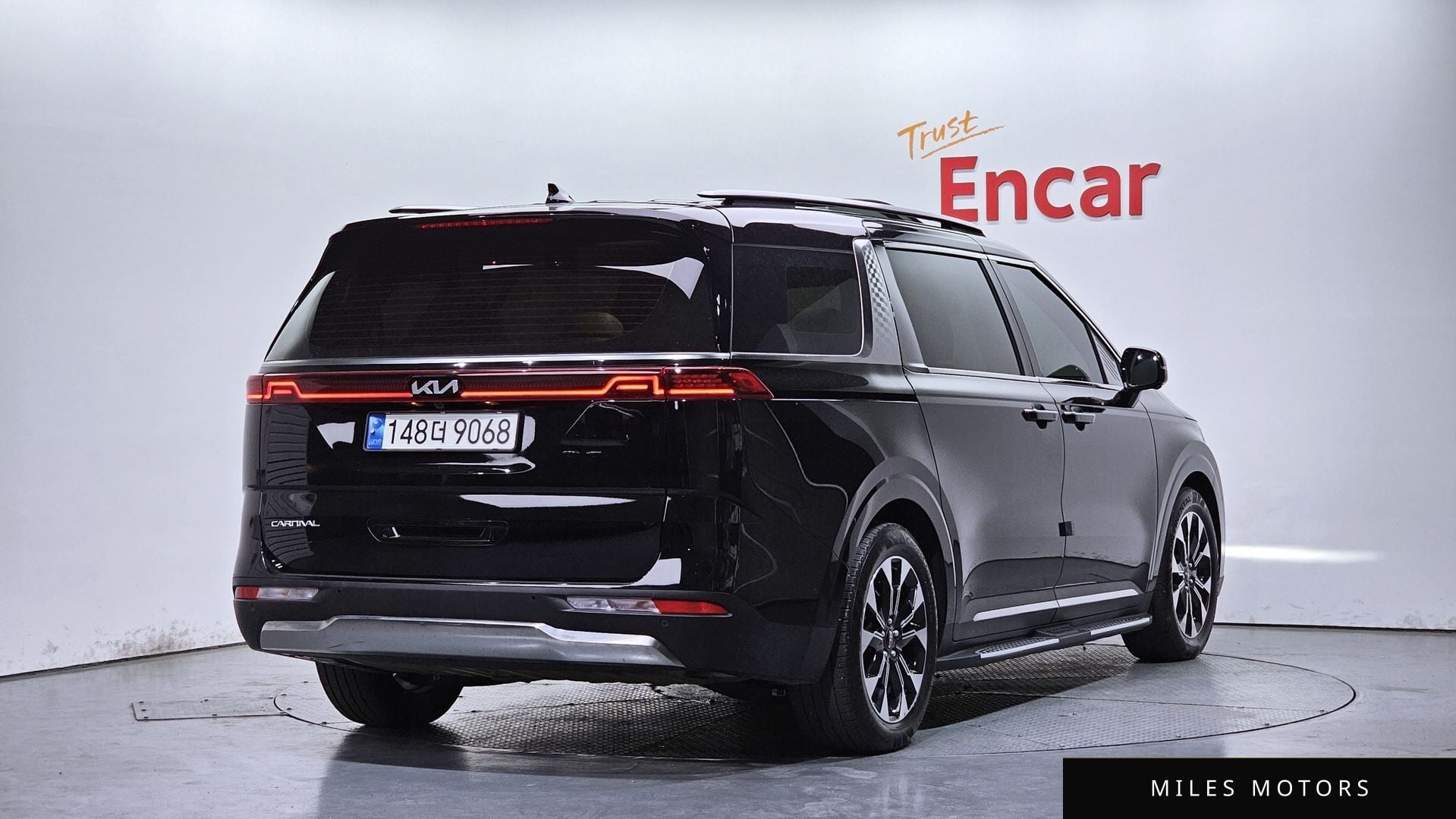 Kia Carnival 2023 — фото 1 из 12