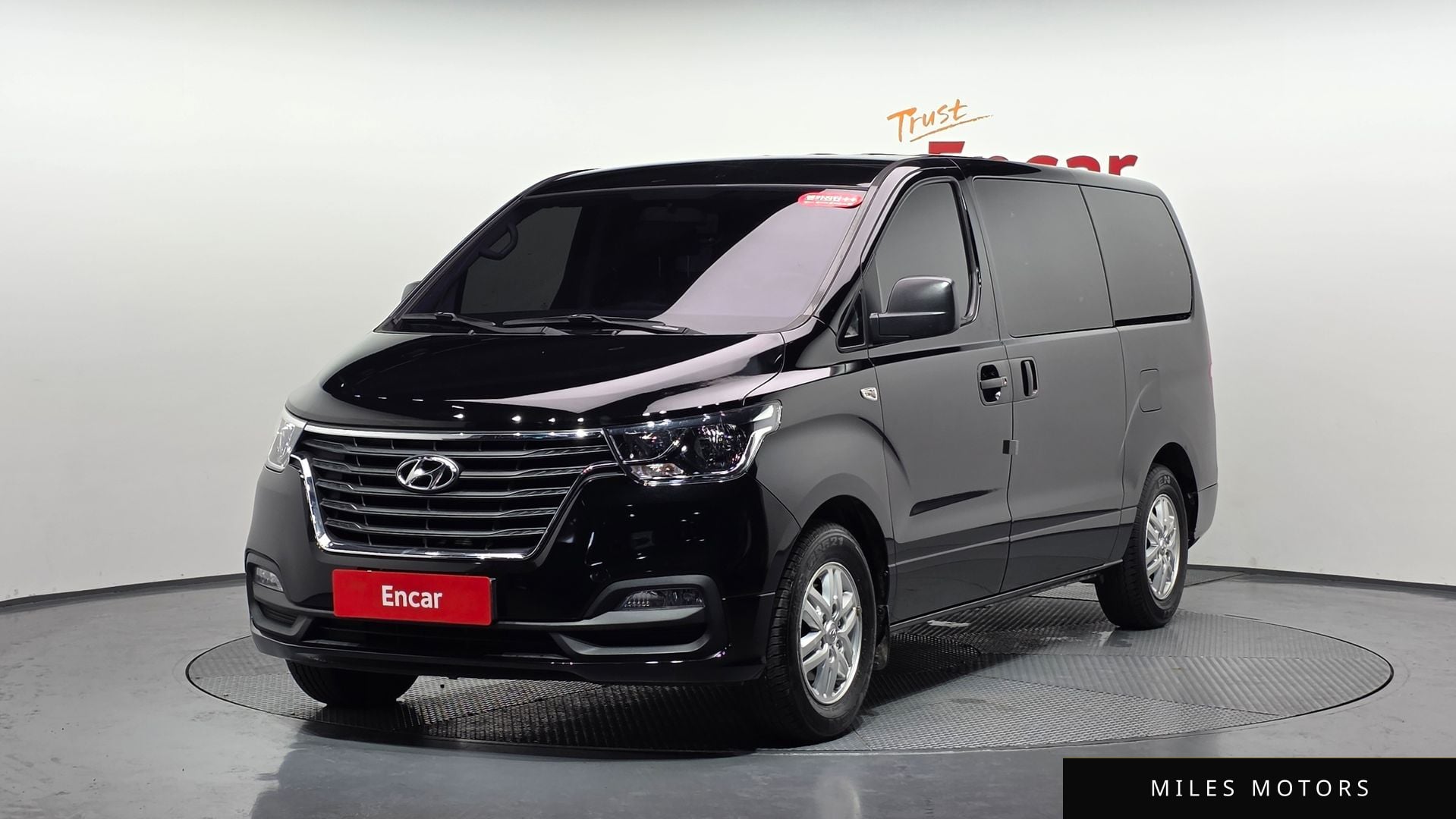 Hyundai Starex 2020 — фото 1 из 12