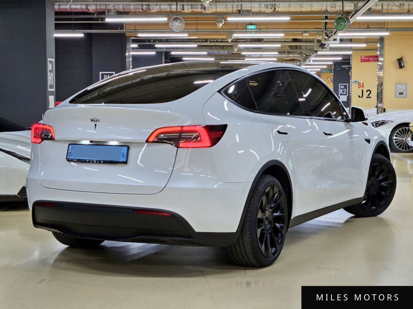 Tesla Model Y 2023 — миниатюра 2