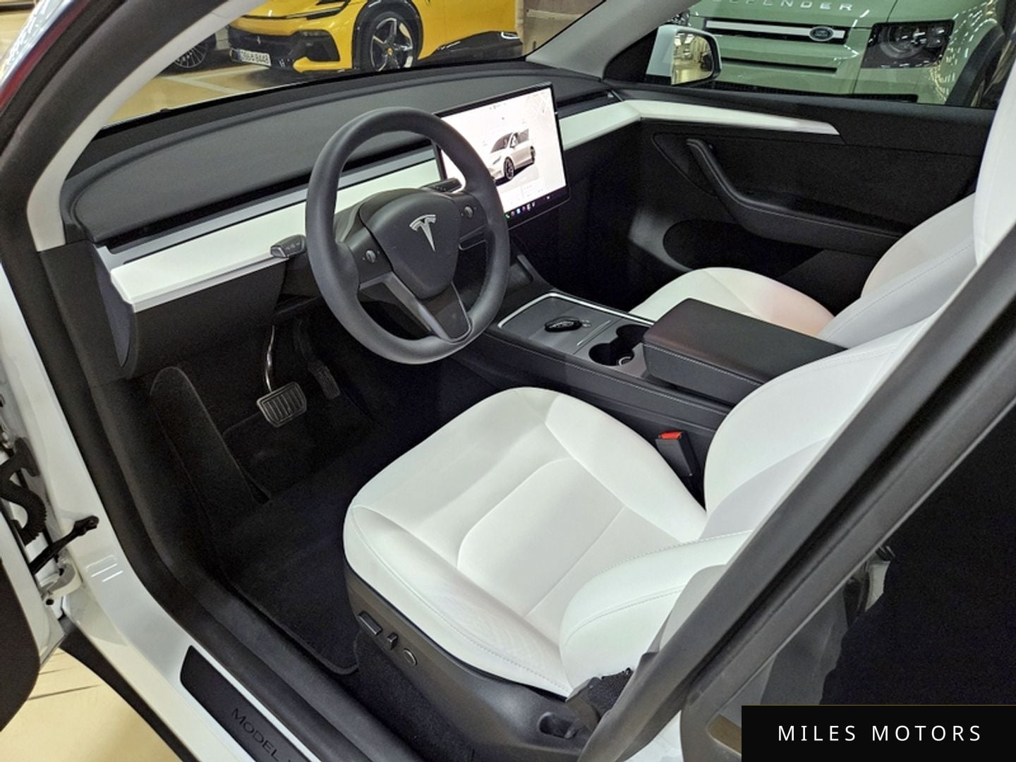 Tesla Model Y 2023 — миниатюра 7