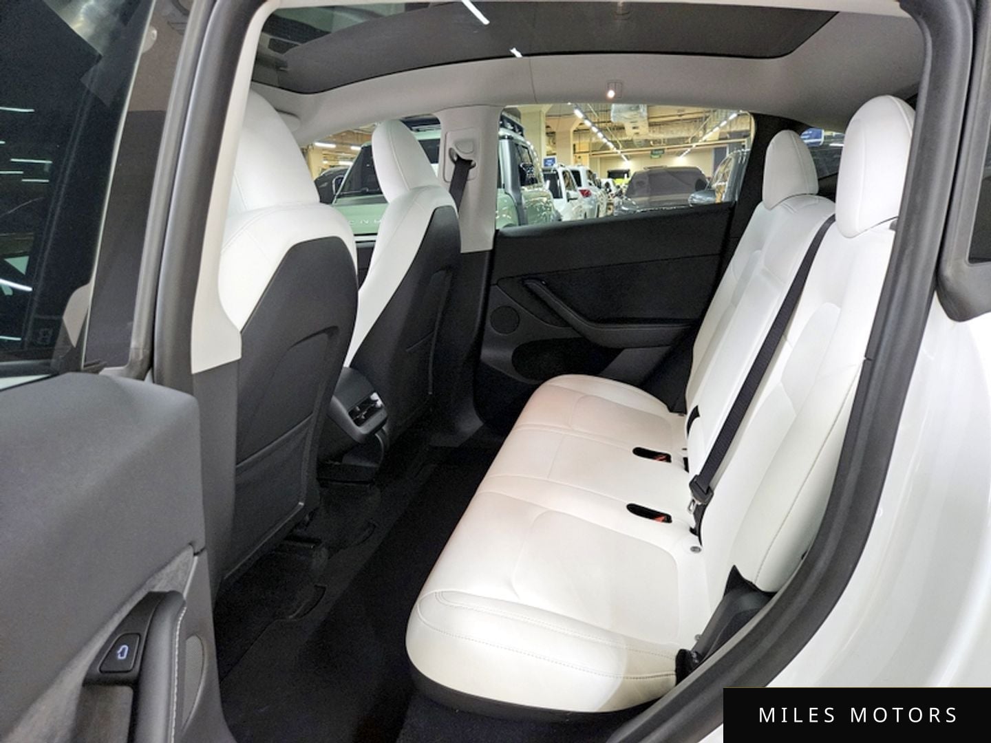 Tesla Model Y 2023 — миниатюра 11