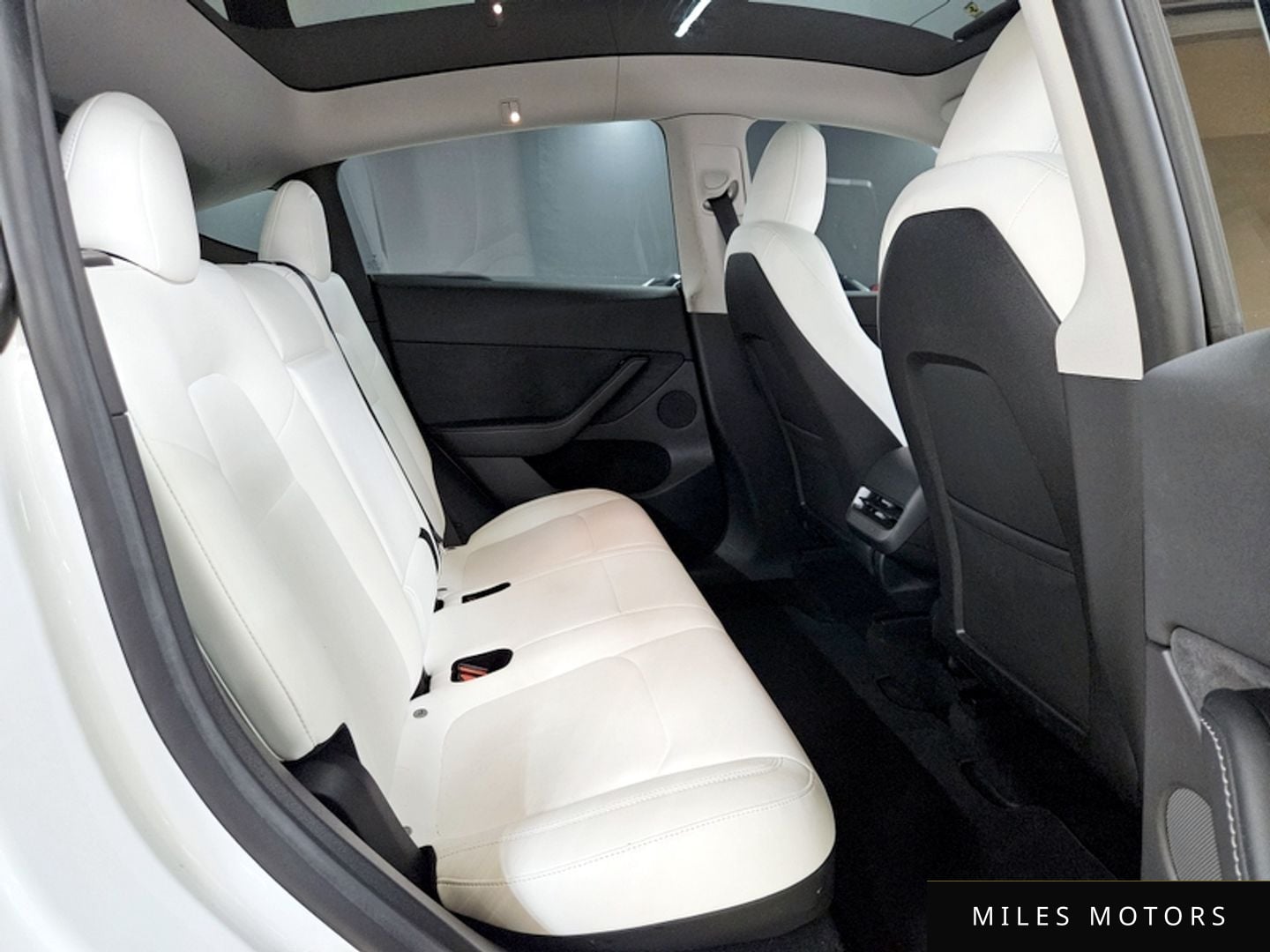 Tesla Model Y 2023 — миниатюра 12