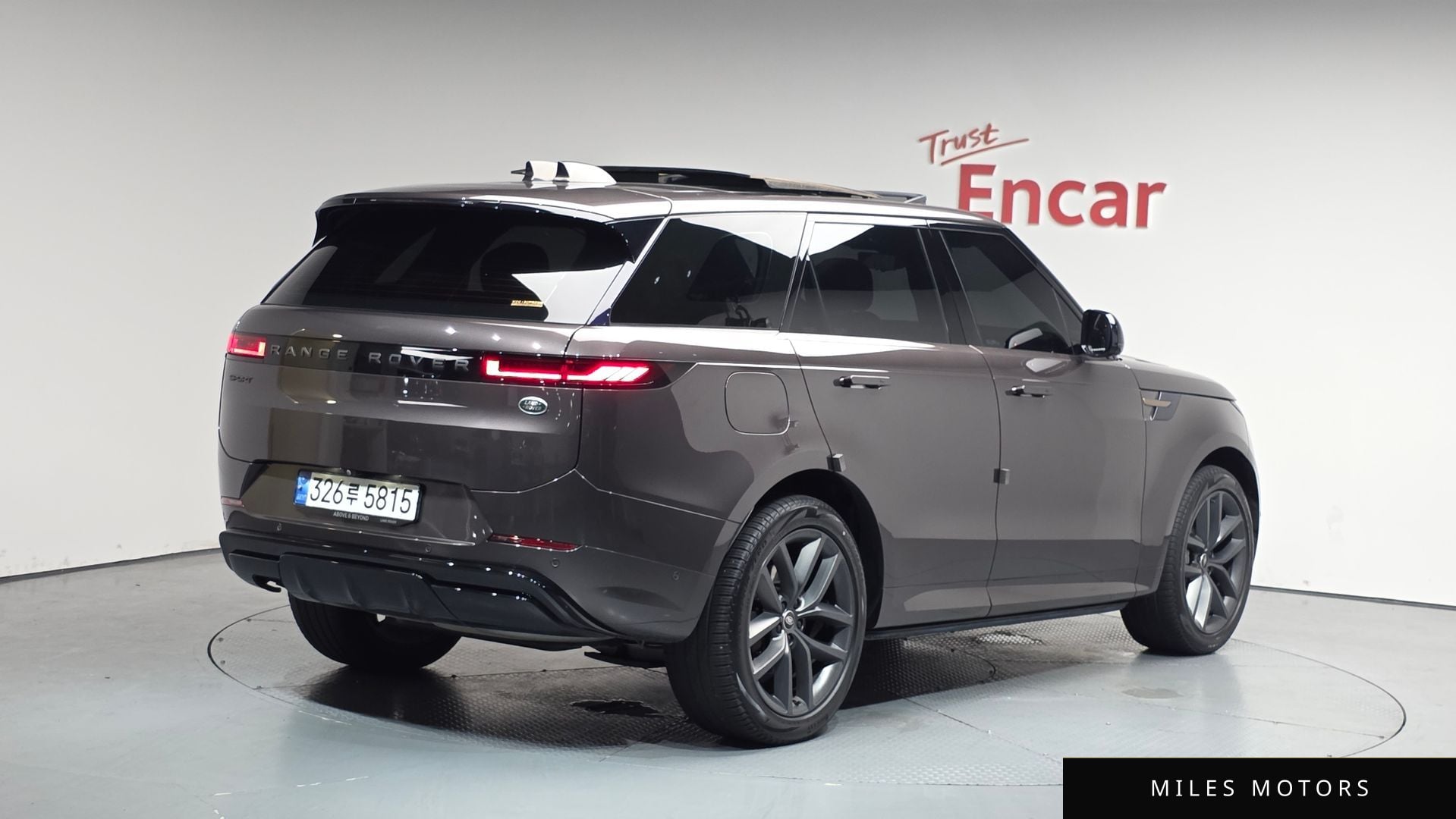 Land Rover Range Rover Sport 2023 — фото 1 из 12