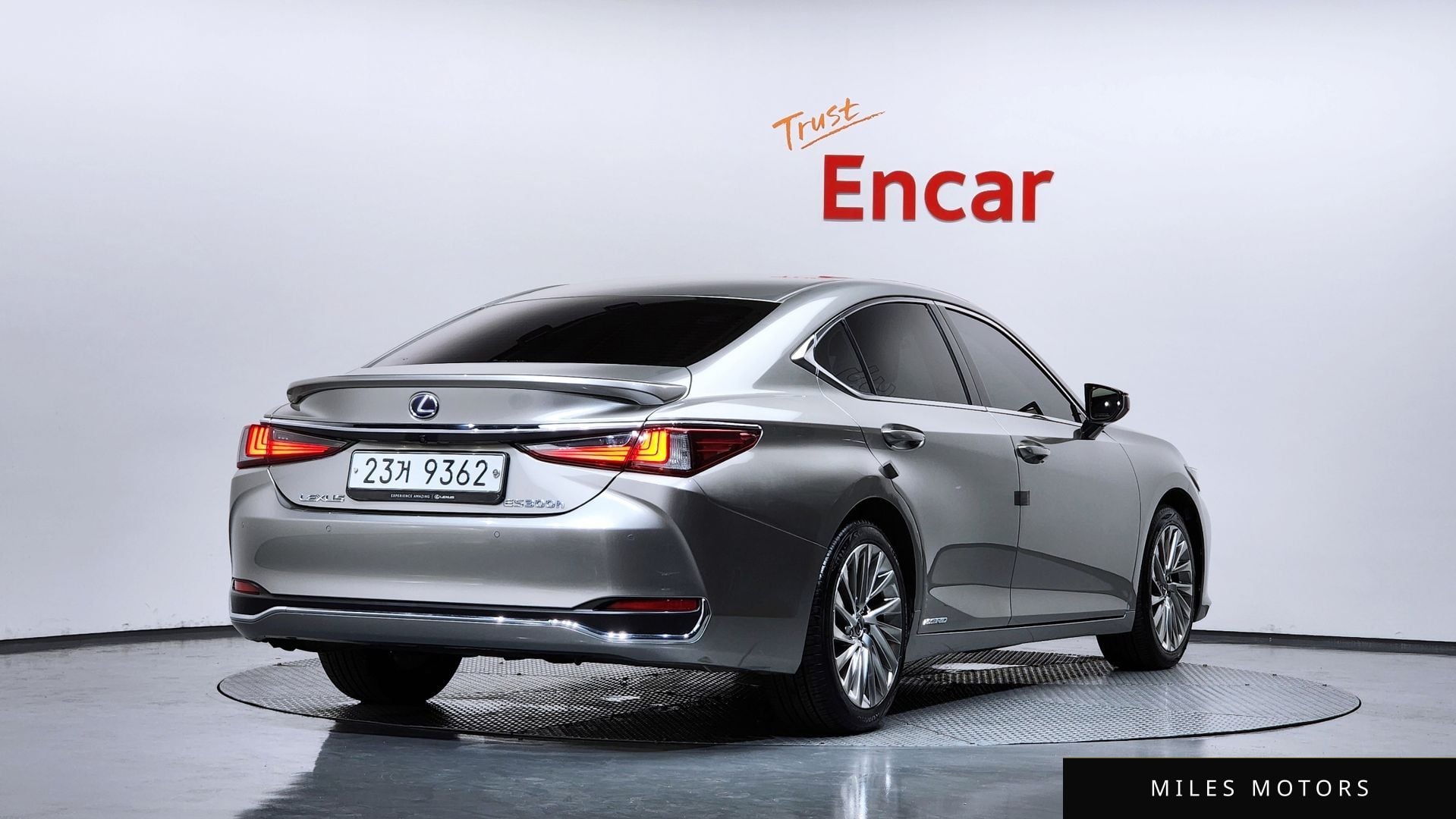 Лексус ES300h 2019 — миниатюра 2