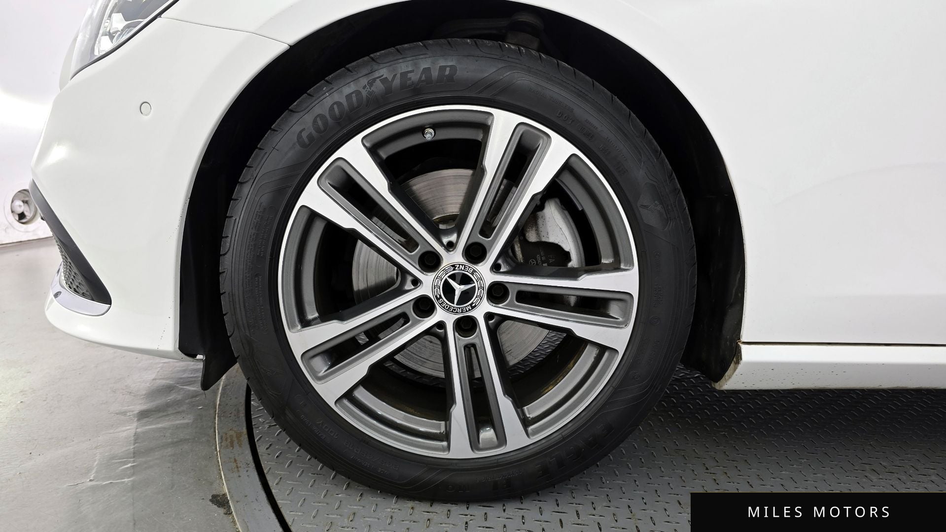 Mercedes-Benz E-Class W213 2023 — миниатюра 5