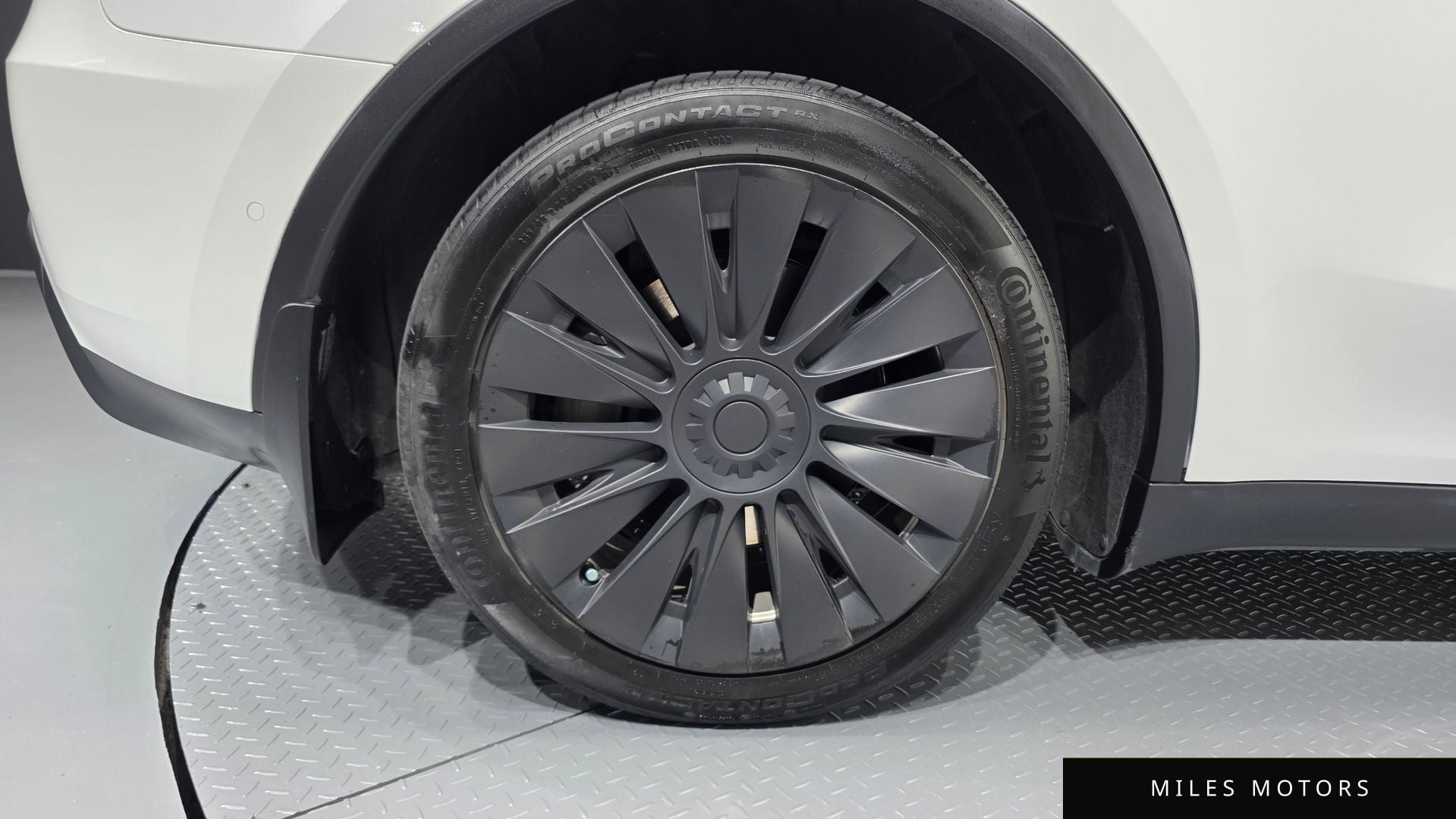 Tesla Model Y 2022 — миниатюра 4