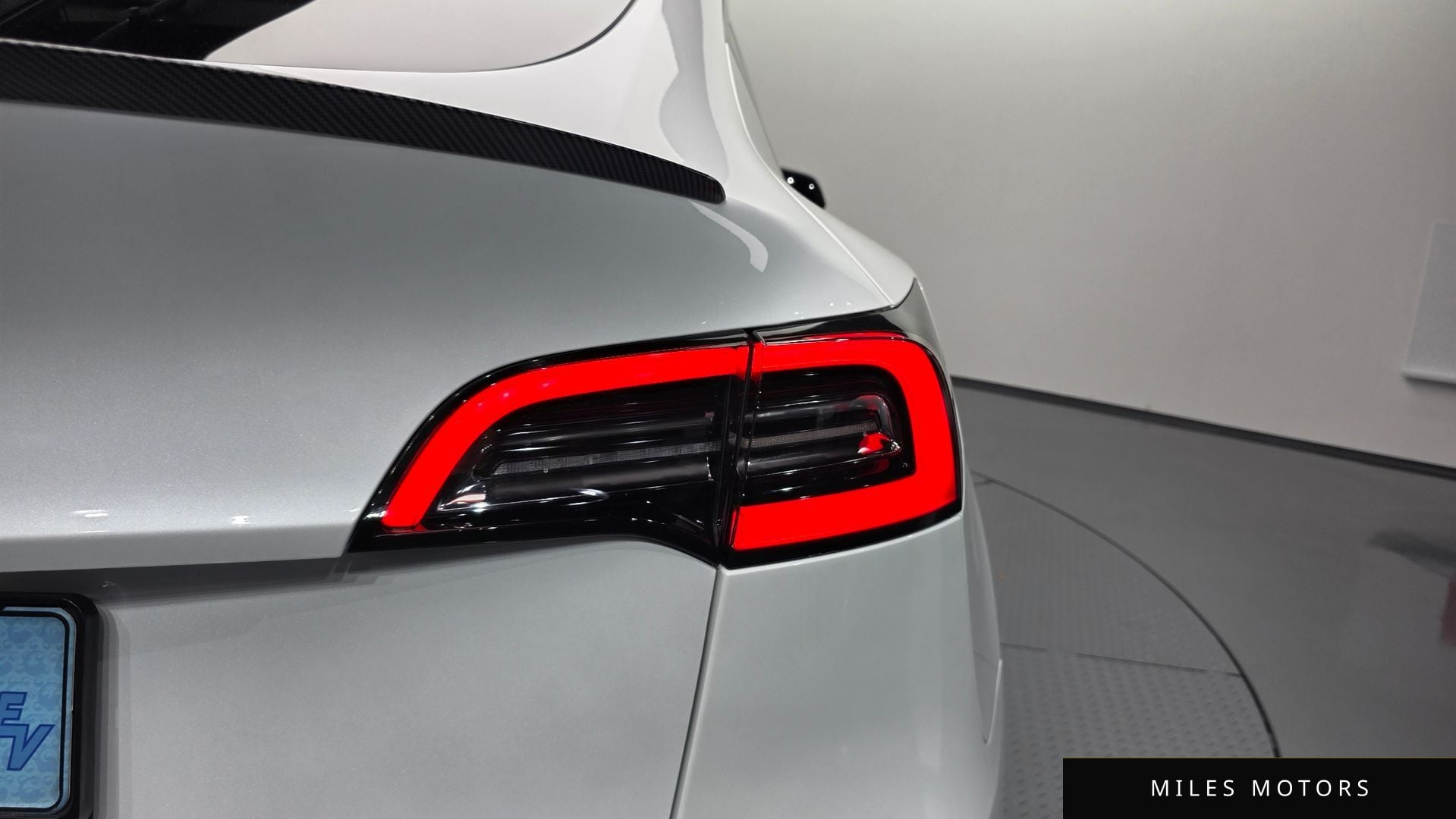 Tesla Model Y 2022 — миниатюра 8