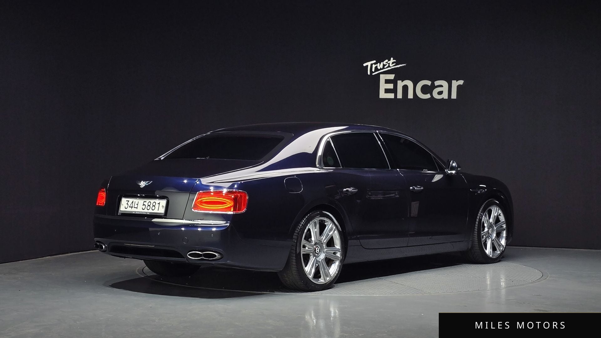 Bentley Flying Spur 2017 — миниатюра 2