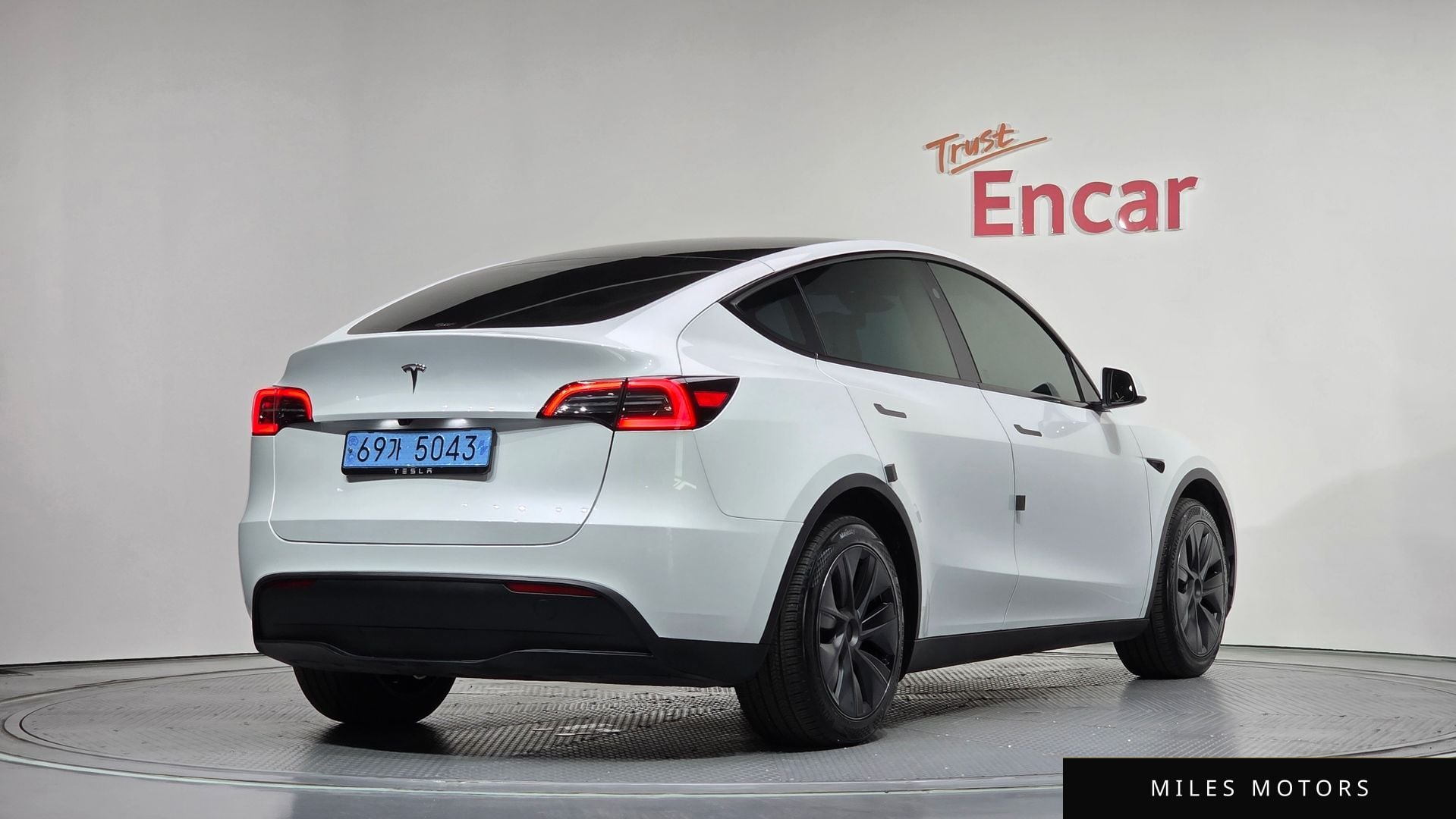 Tesla Model Y 2024 — фото 1 из 12