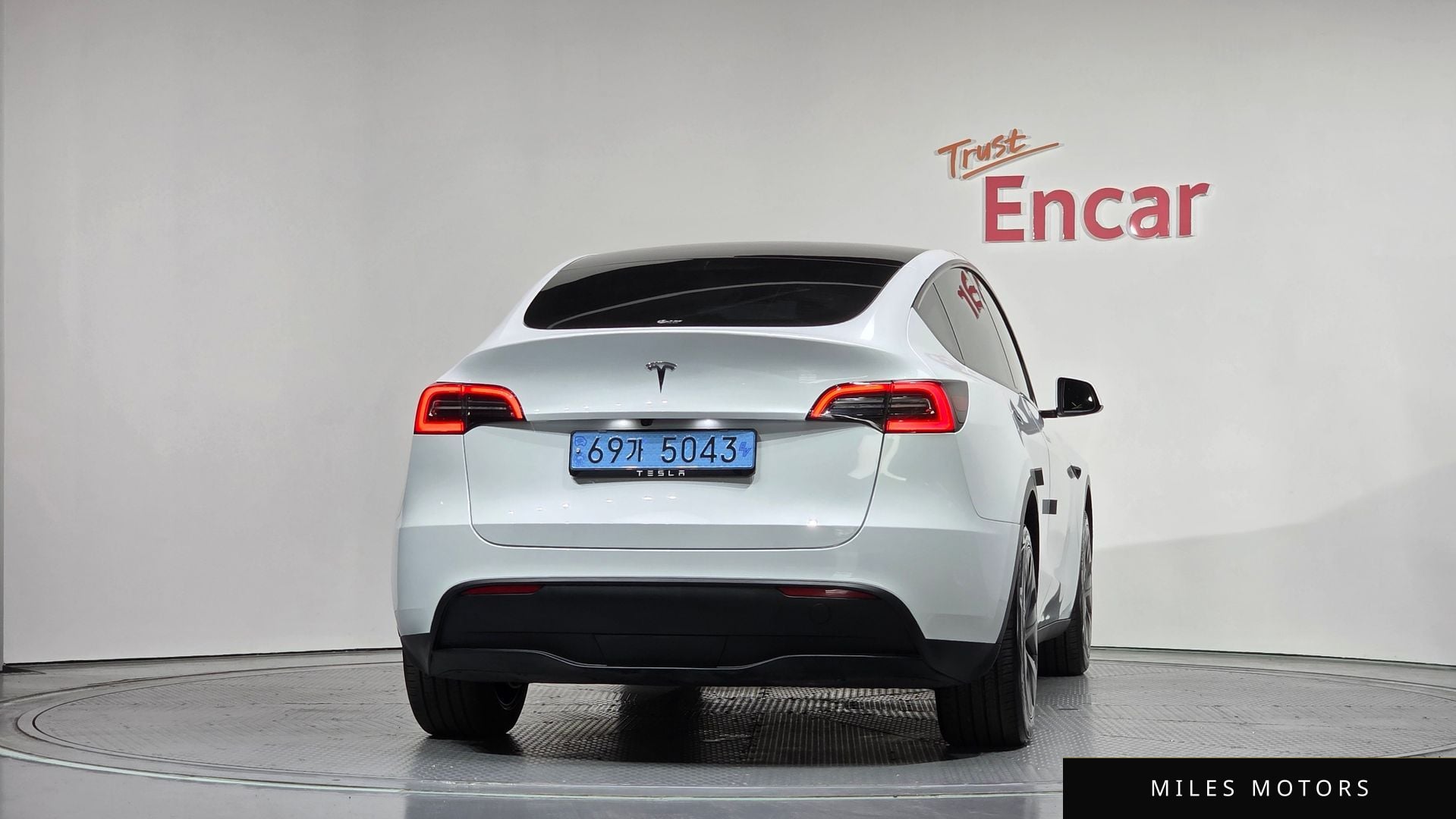Tesla Model Y 2024 — миниатюра 3