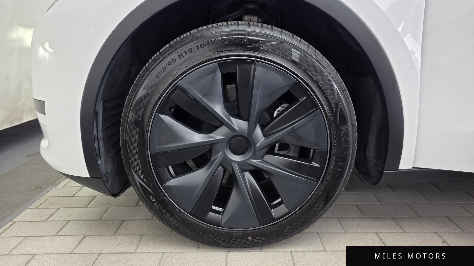 Tesla Model Y 2024 — миниатюра 4